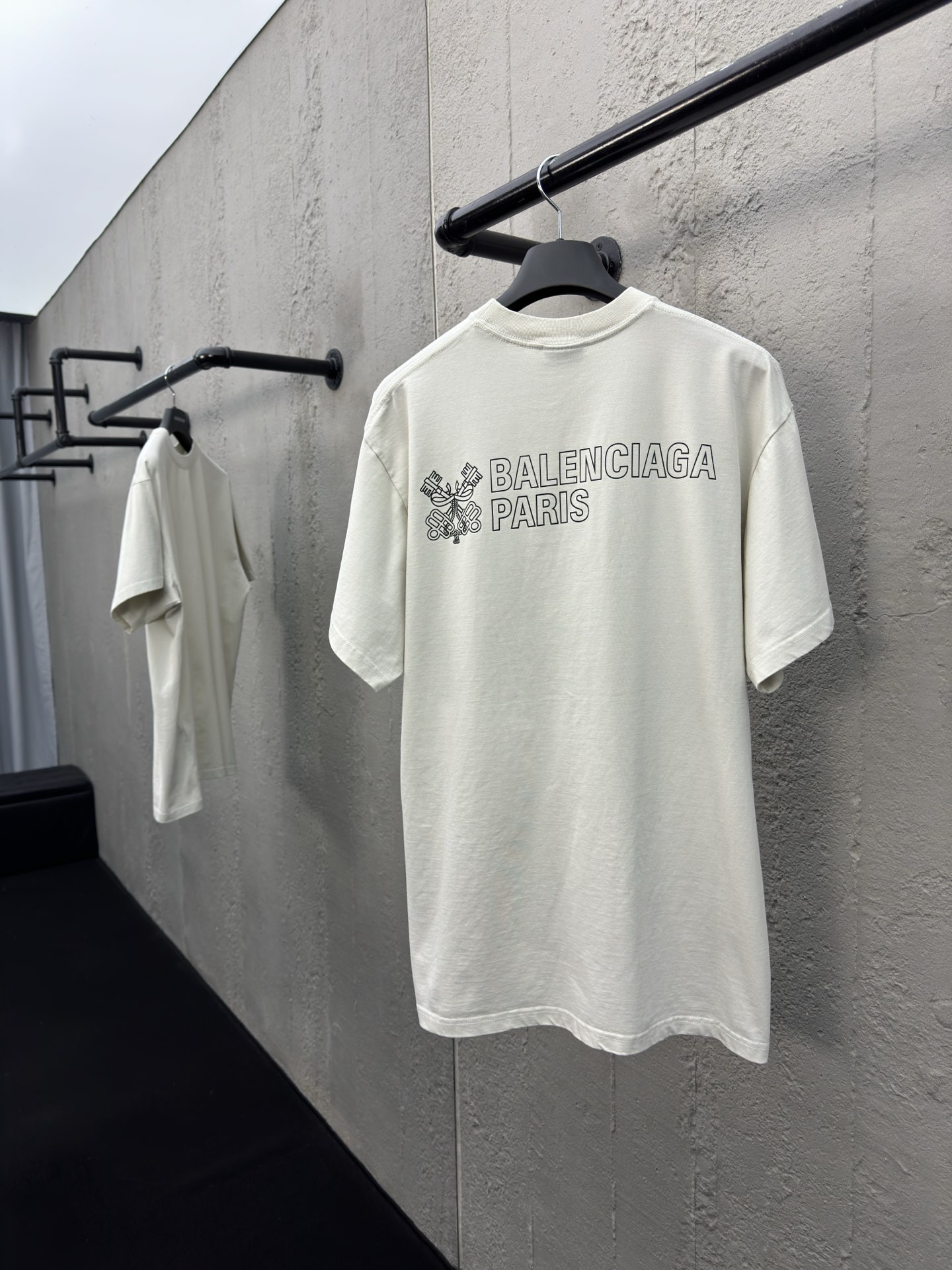 Balenciaga 钥匙徽章印花短袖 2