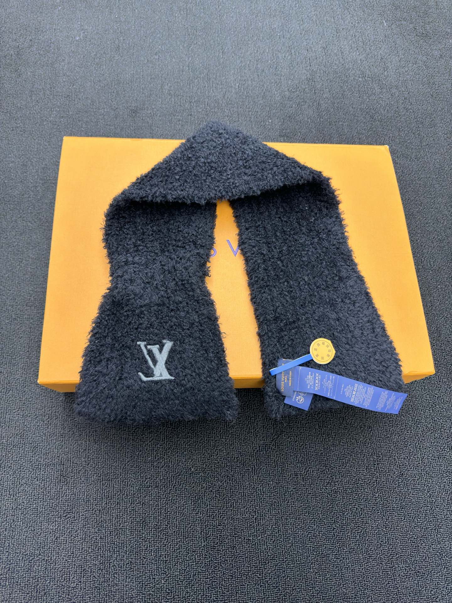 LOUIS VUITTON 羊绒刺绣围巾 6