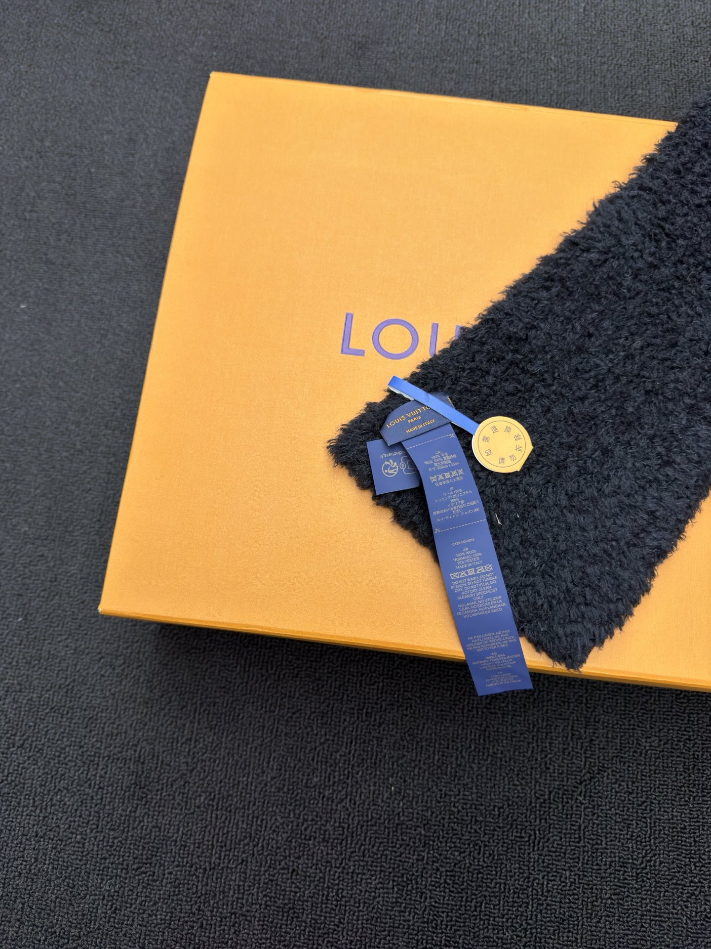 LOUIS VUITTON 羊绒刺绣围巾 9