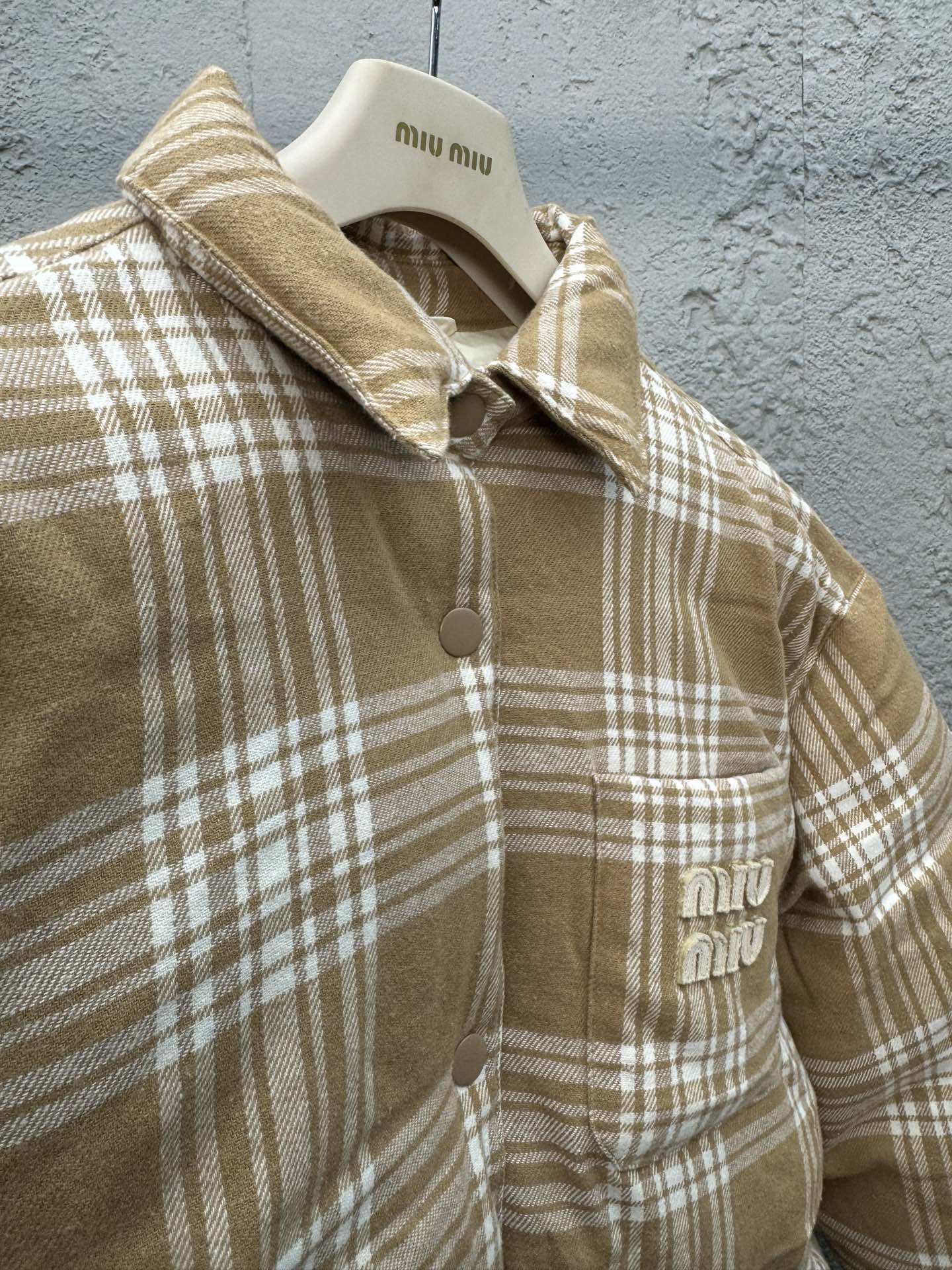 MIUMIU 格纹贴布羽绒服外套 8