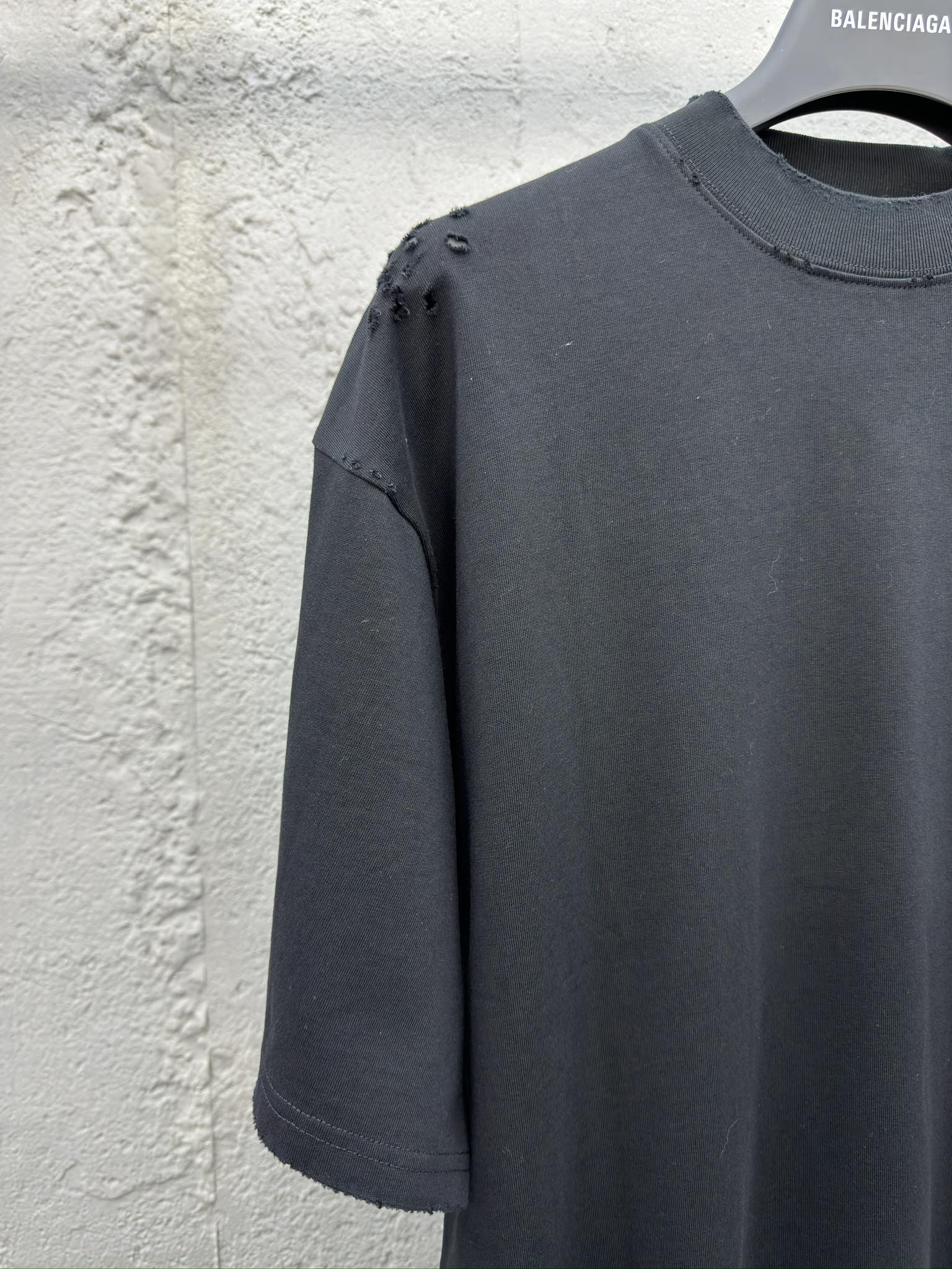 Balenciaga T-shirt 4