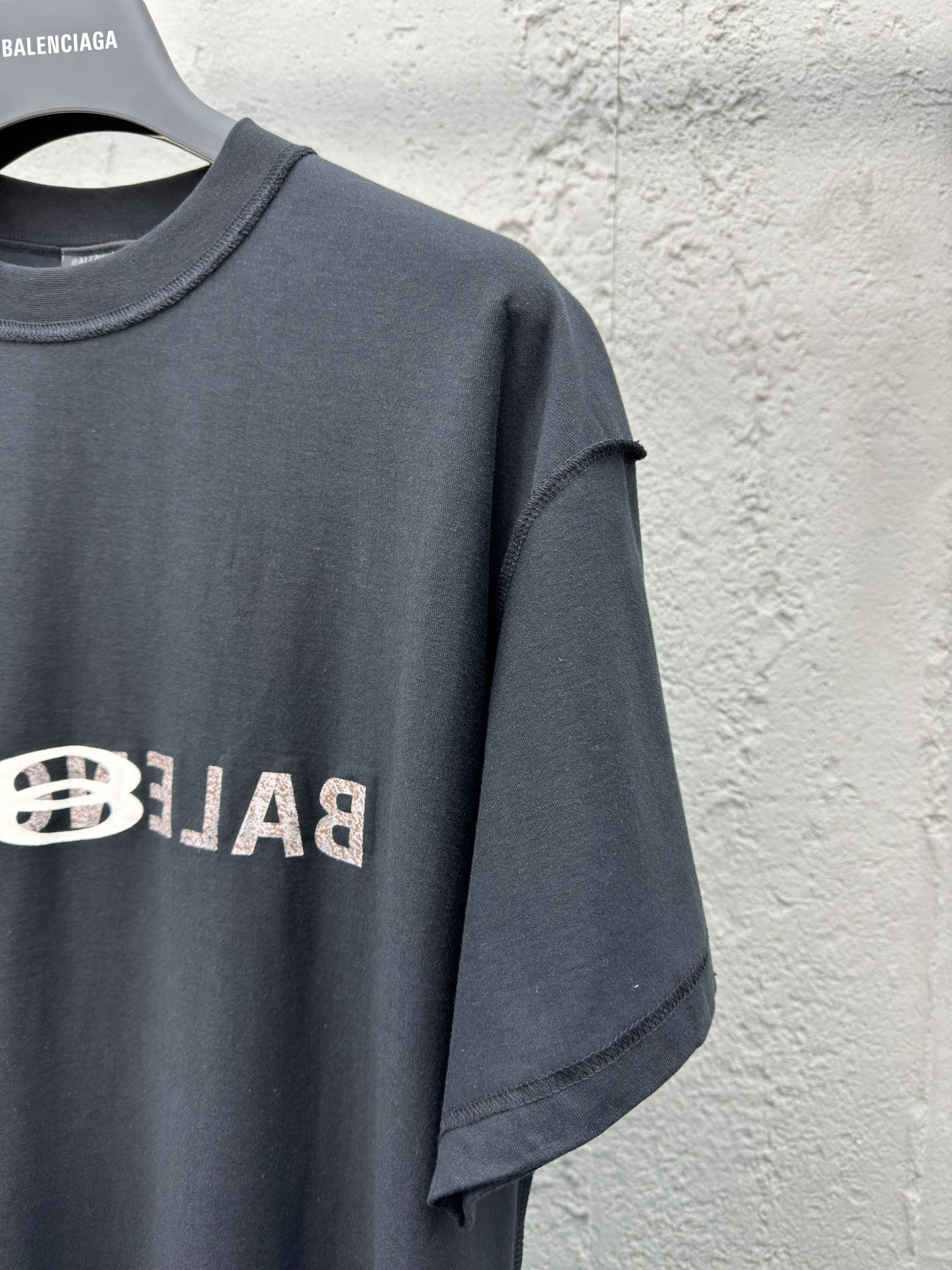 Balenciaga 双环反向印花短袖 5