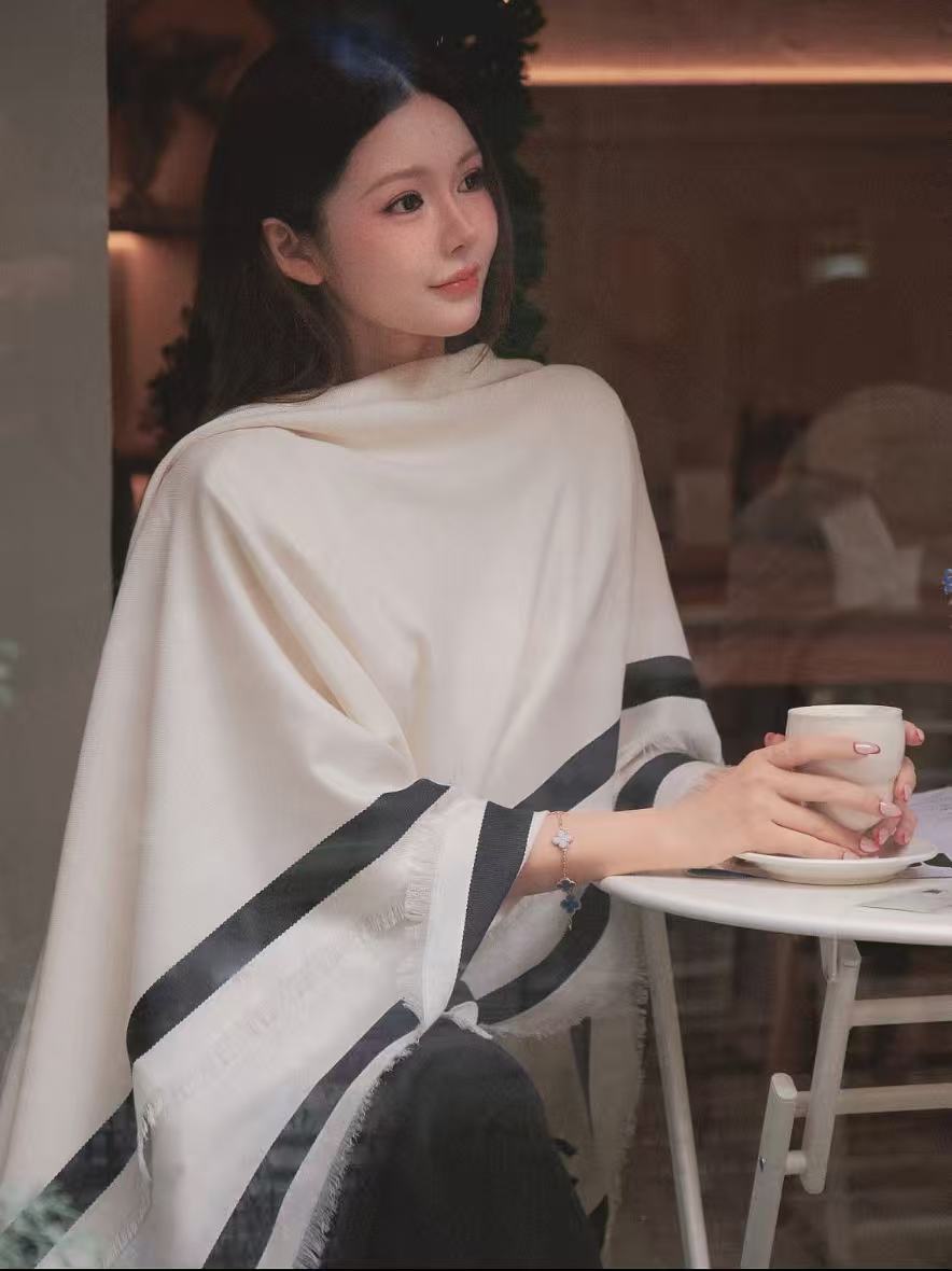 💟高端品质到货💕上新🆕Chanel 26S 重工色织黑边，经典黑白交织，亲肤透气，四季可用，尤其适合夏季