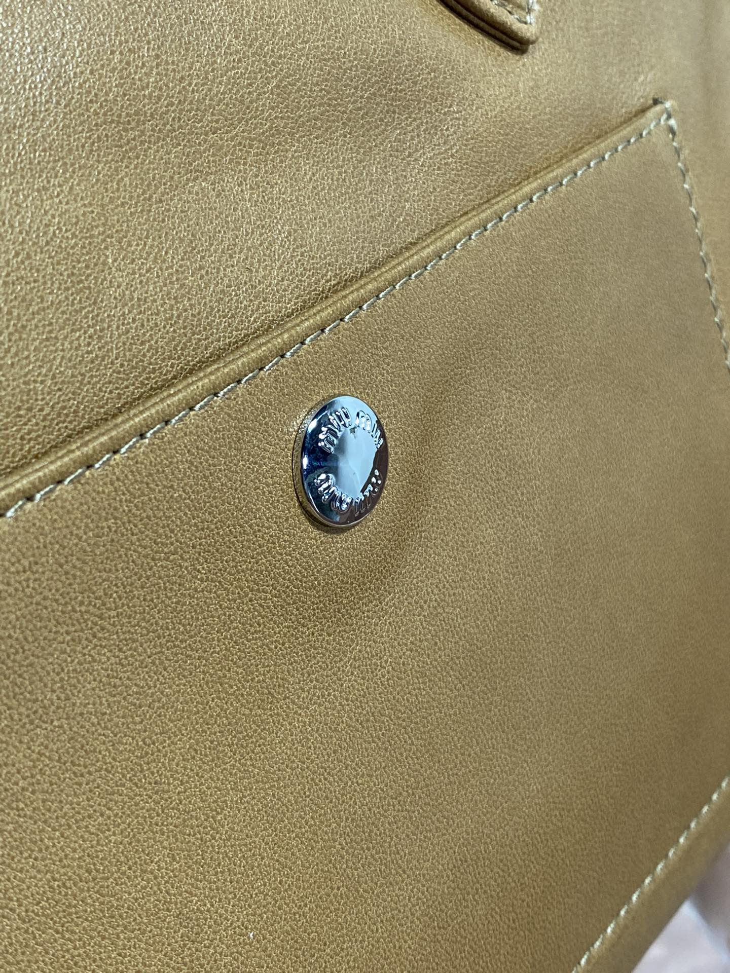 Miu Miu A new killer move has been released - the motorcycle bag is correct