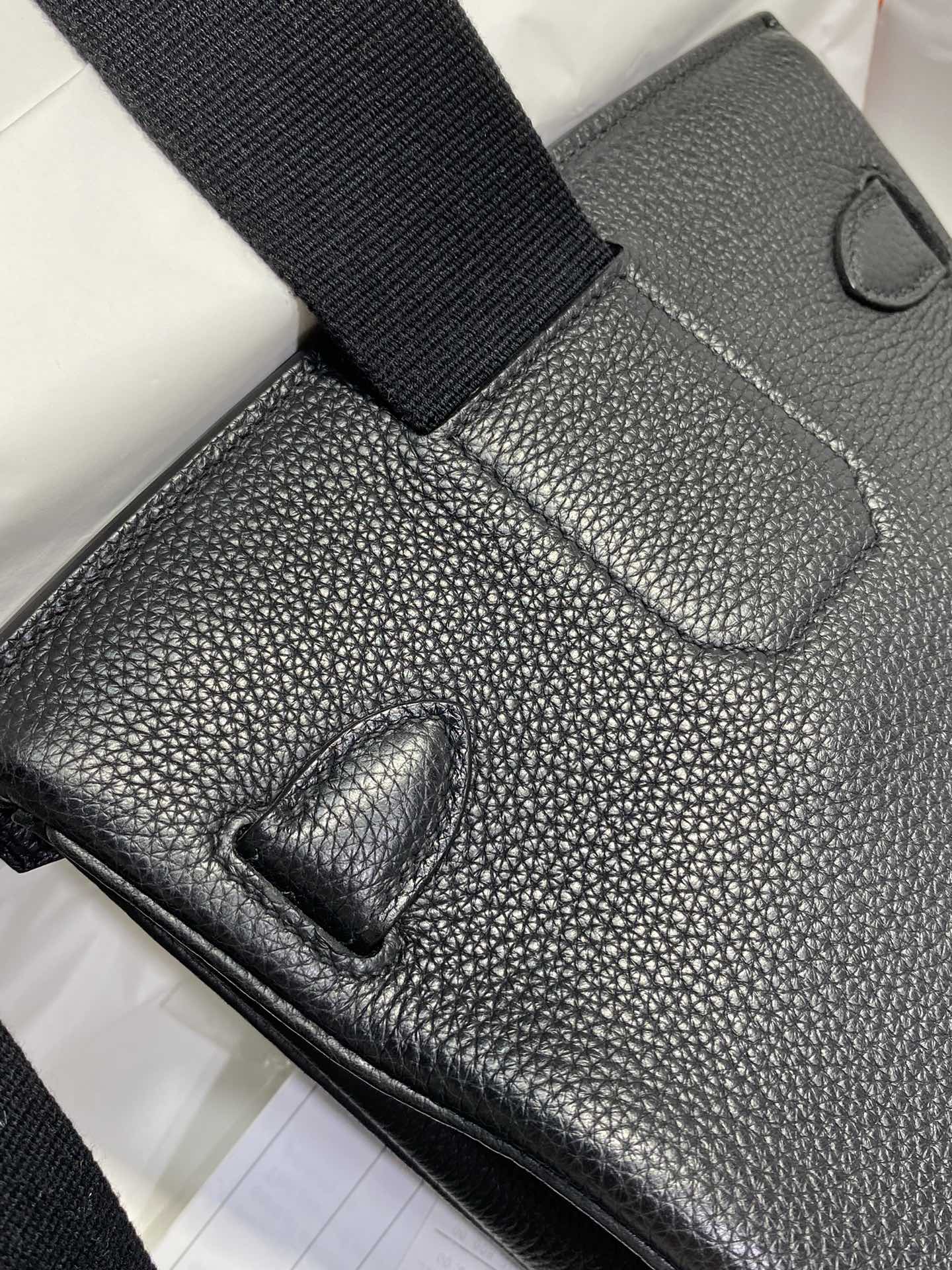 Hermès Hermes Hac a dos hand-waxed thread is the essence of Hermes, paired with Togo calf leather with strong graininess