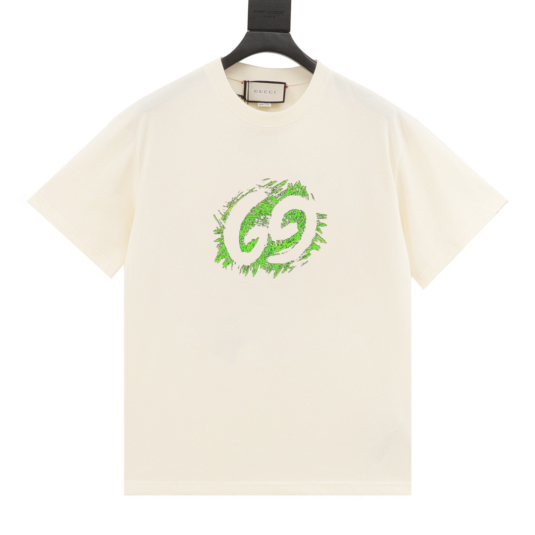 Camiseta de manga corta Gucci/Gucci verde con logo de boceto y estampado retro. Gran sensación de marca, alta gama y el…