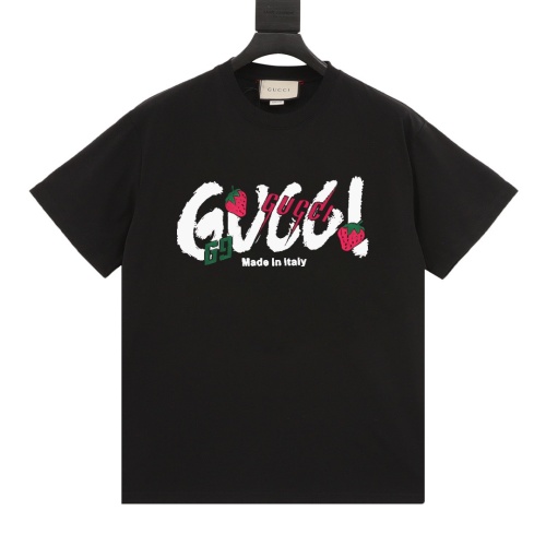 Gucci 2024 Logo Strawberry Print Crew Neck Short Sleeve T-Shirt 1 Gucci 2024 Logo Strawberry Print Crew Neck Short Sleeve T-Shirt