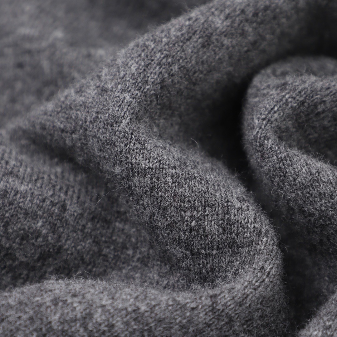 Elegant Miumiu Gray Sweater – Simple Design, Elegant Silky Style, Unisex, Various Sizes - 图片 5