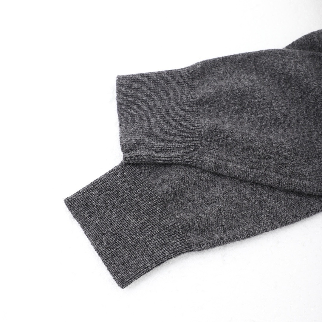 Elegant Miumiu Gray Sweater – Simple Design, Elegant Silky Style, Unisex, Various Sizes - 图片 8