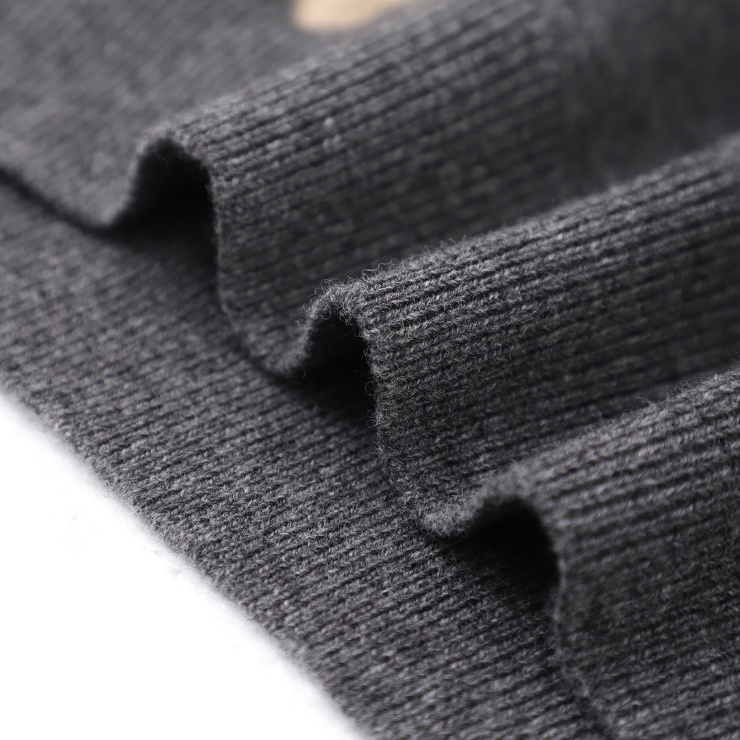 Elegant Miumiu Gray Sweater – Simple Design, Elegant Silky Style, Unisex, Various Sizes - 图片 7