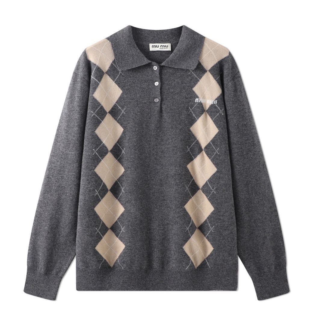 Elegant Miumiu Gray Sweater – Simple Design, Elegant Silky Style, Unisex, Various Sizes - 图片 1