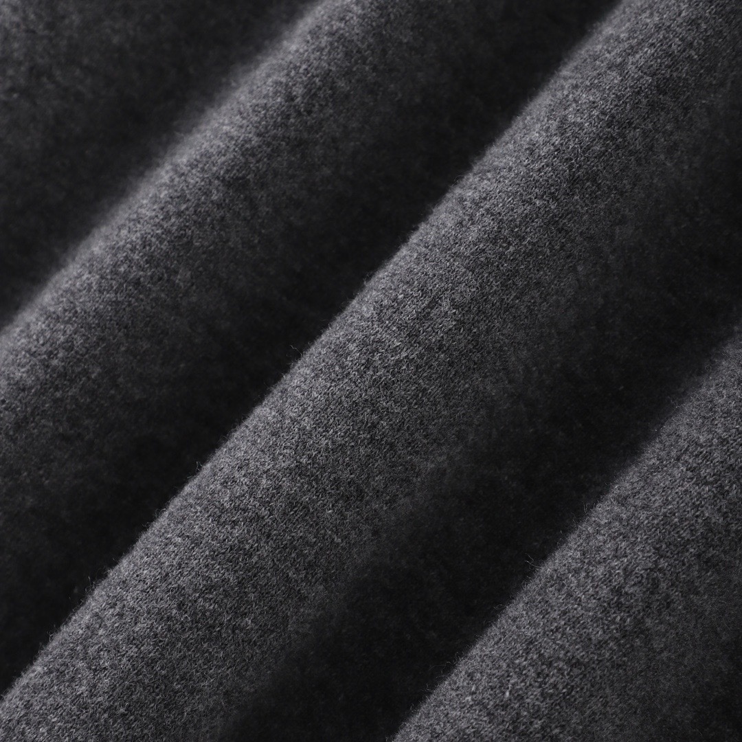 Elegant Miumiu Gray Sweater – Simple Design, Elegant Silky Style, Unisex, Various Sizes - 图片 9