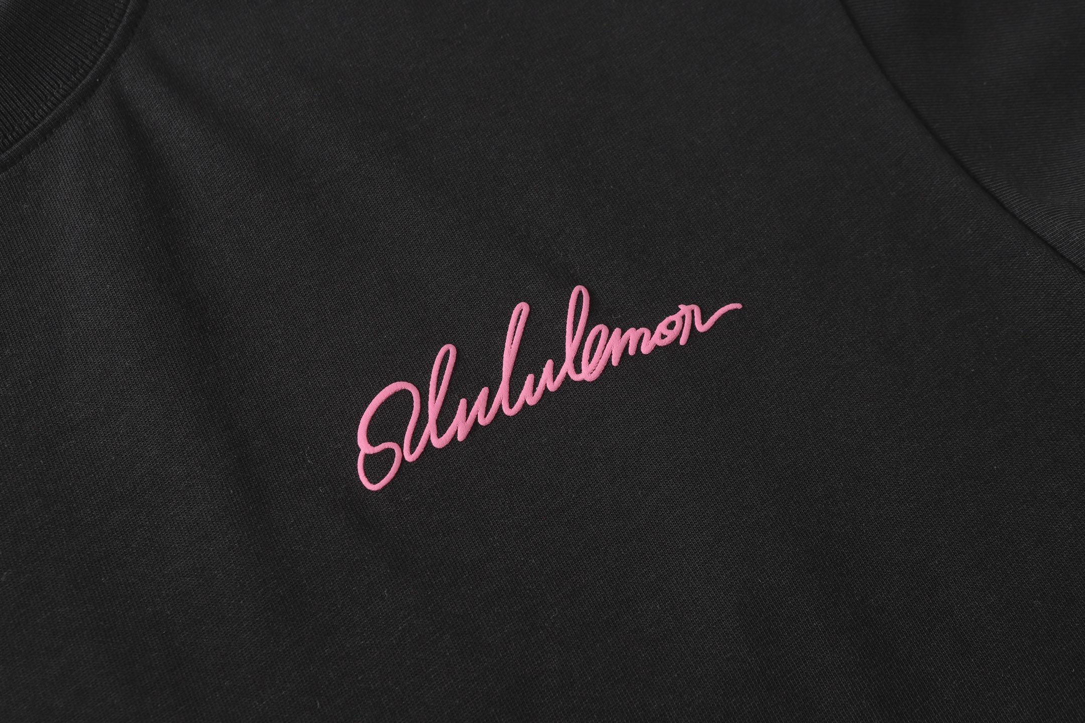 Lulemon Bubble-Head Short Sleeves: Top Quality Fast-Fashion Staple in Black & White - 图片 4