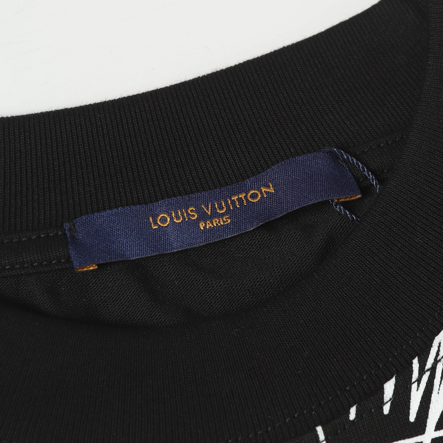 Louis Vuitton Camiseta Estampada Damier con Logo LV - Diseño Exclusivo 8 i1748626239228 7238 0 6