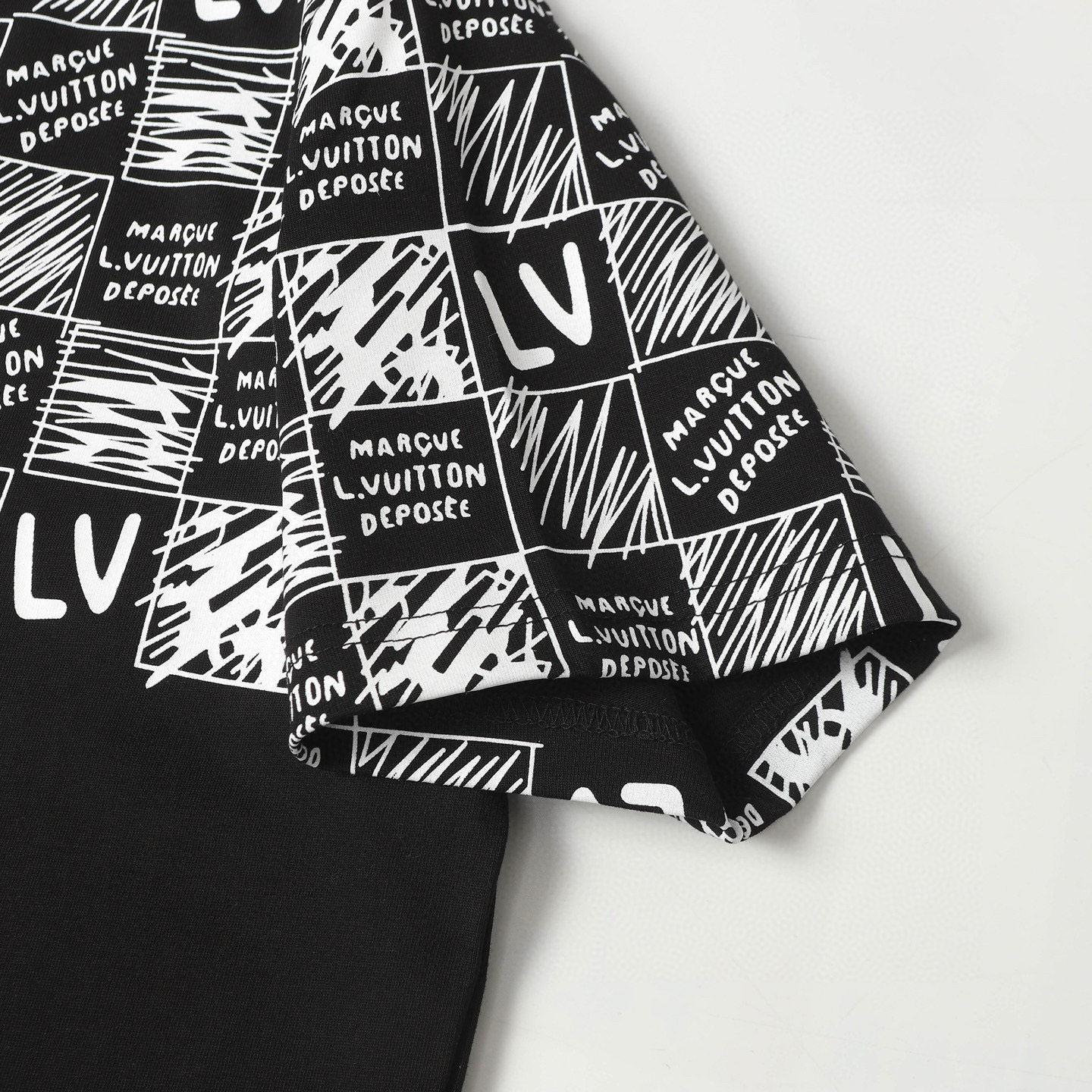 Louis Vuitton Camiseta Estampada Damier con Logo LV - Diseño Exclusivo 14 i1748626239466 7207 0 12