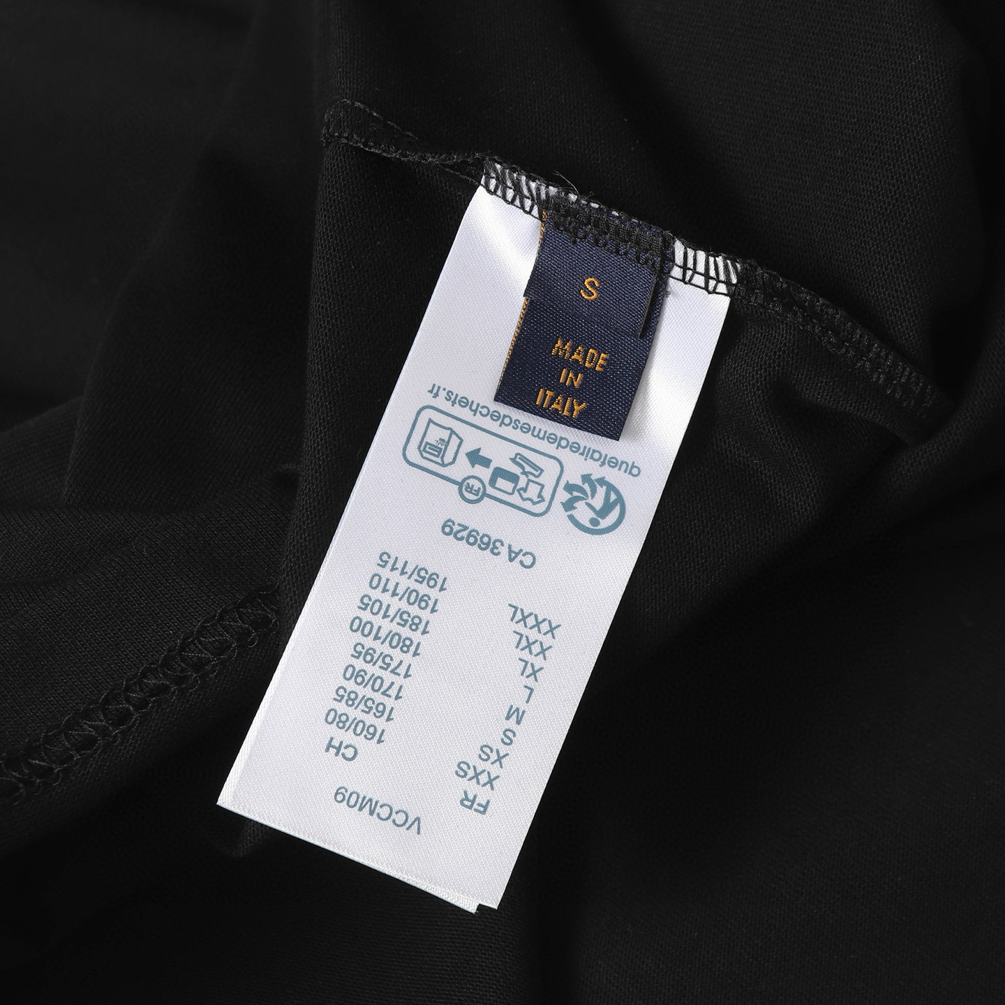 Louis Vuitton Camiseta Estampada Damier con Logo LV - Diseño Exclusivo 13 i1748626241593 1935 0 11