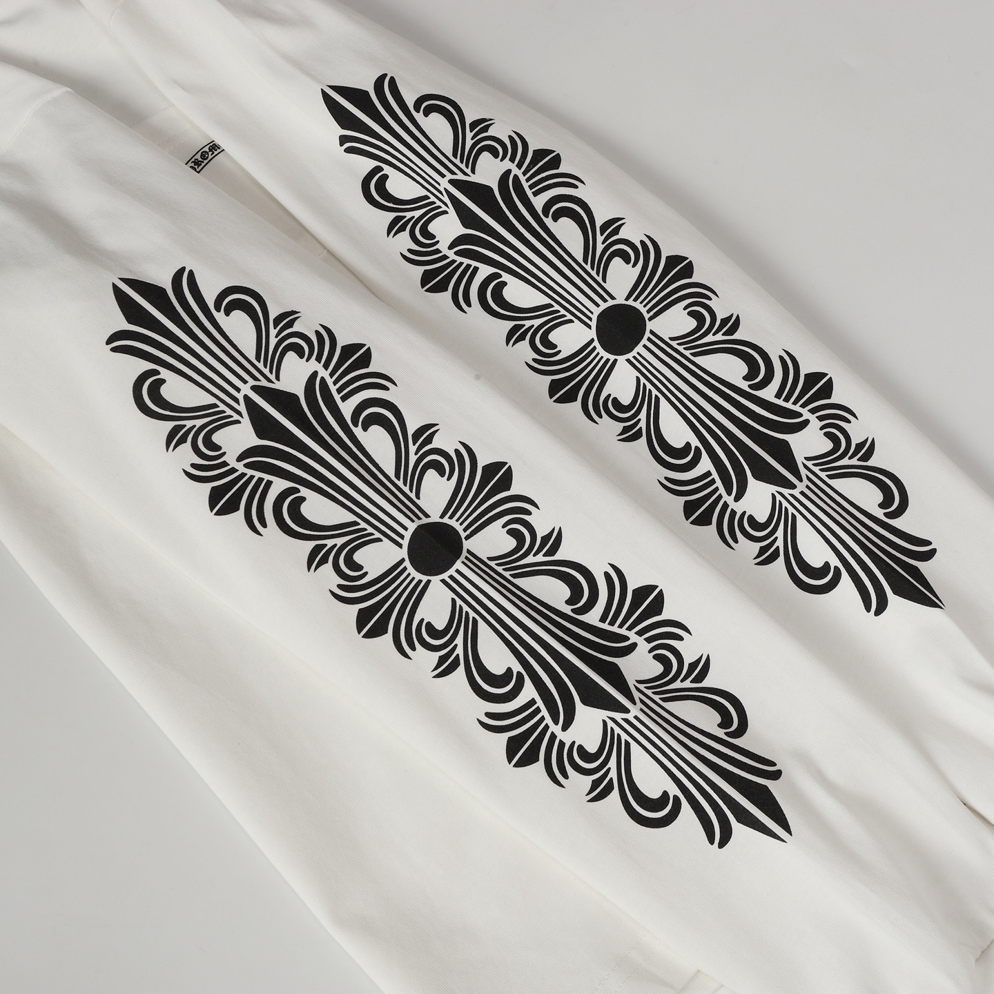 Chrome Hearts Come hearts/克罗心涂鸦字母限定梵文印花长袖