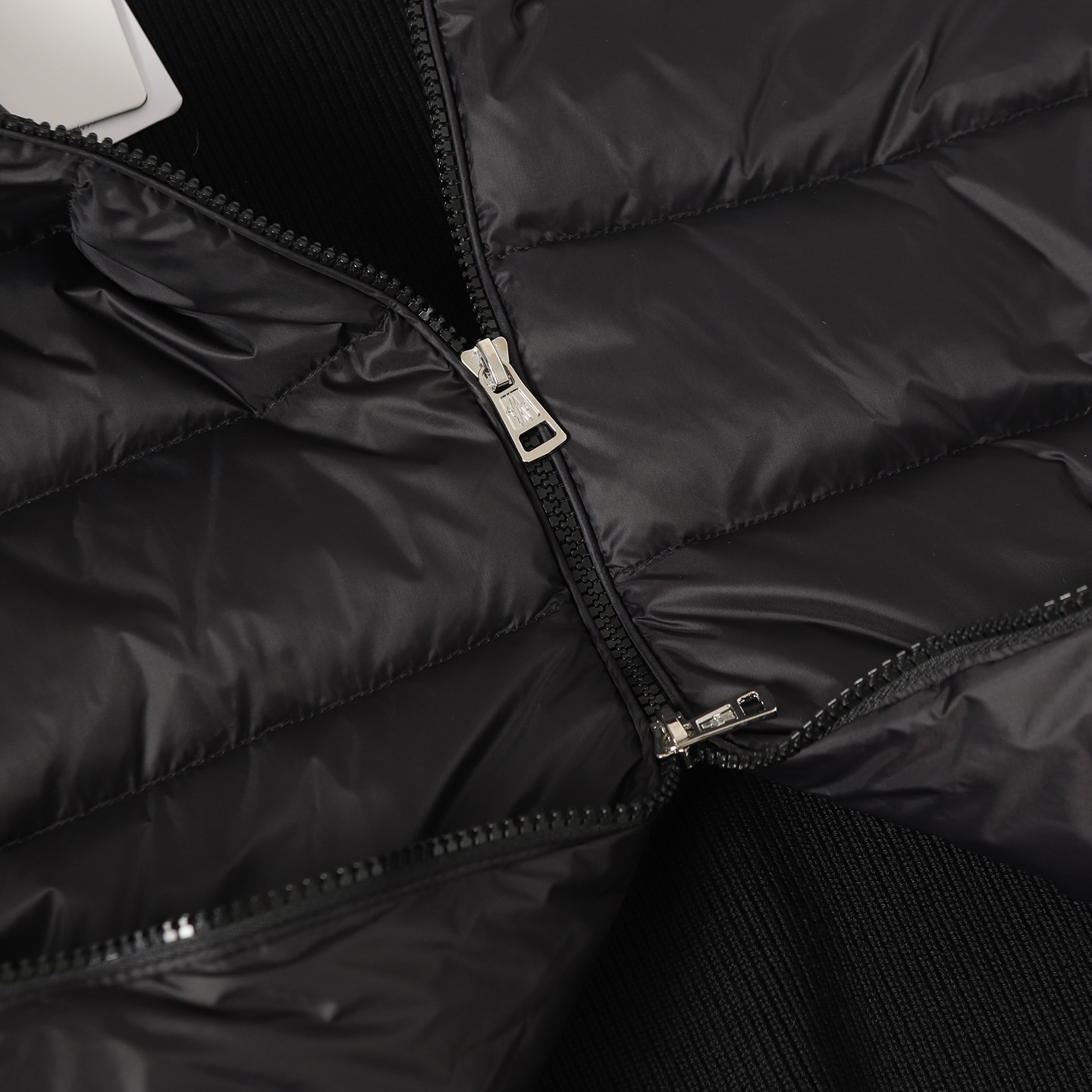 Moncler Chaqueta de Plumas con Capucha y Mangas de Lana para Hombre 9 i1758641505114 2152 0 5