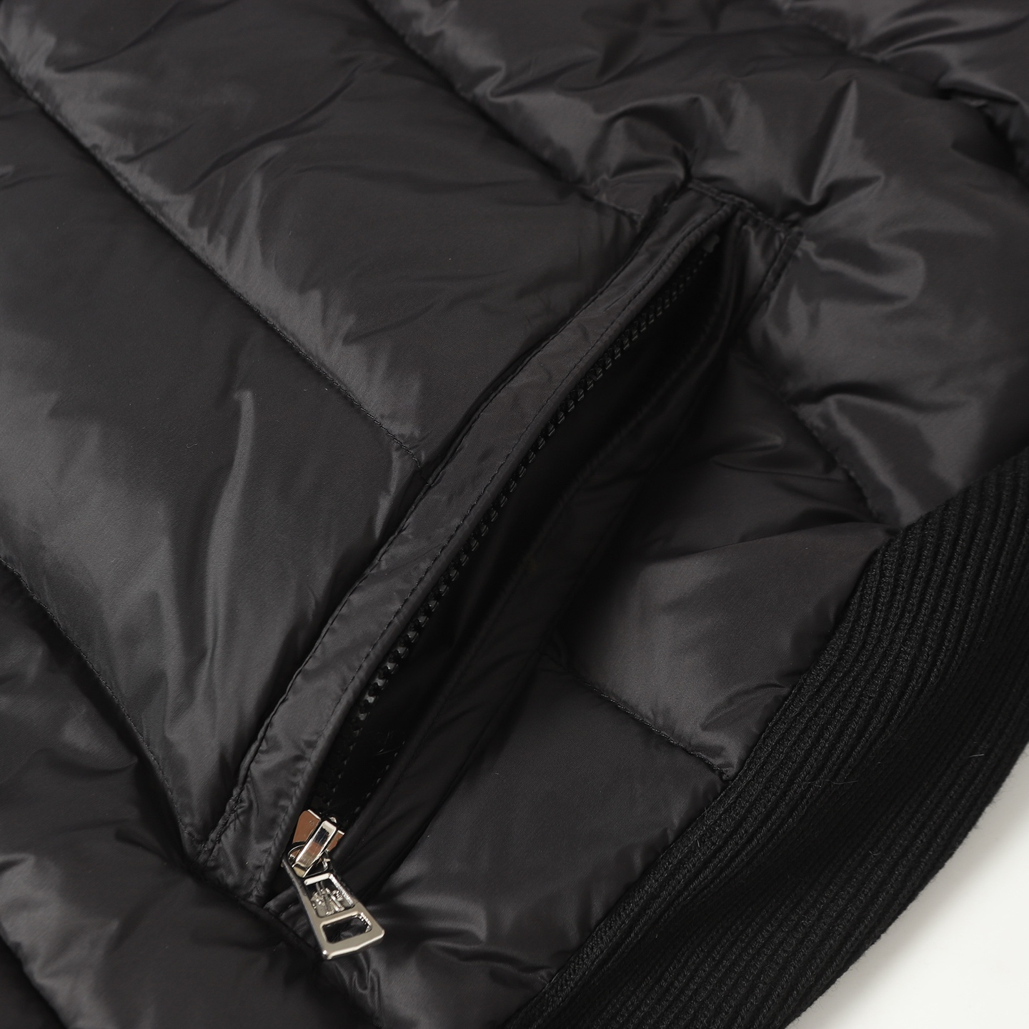 Moncler Chaqueta de Plumas con Capucha y Mangas de Lana para Hombre 7 i1758641505114 7544 0 8