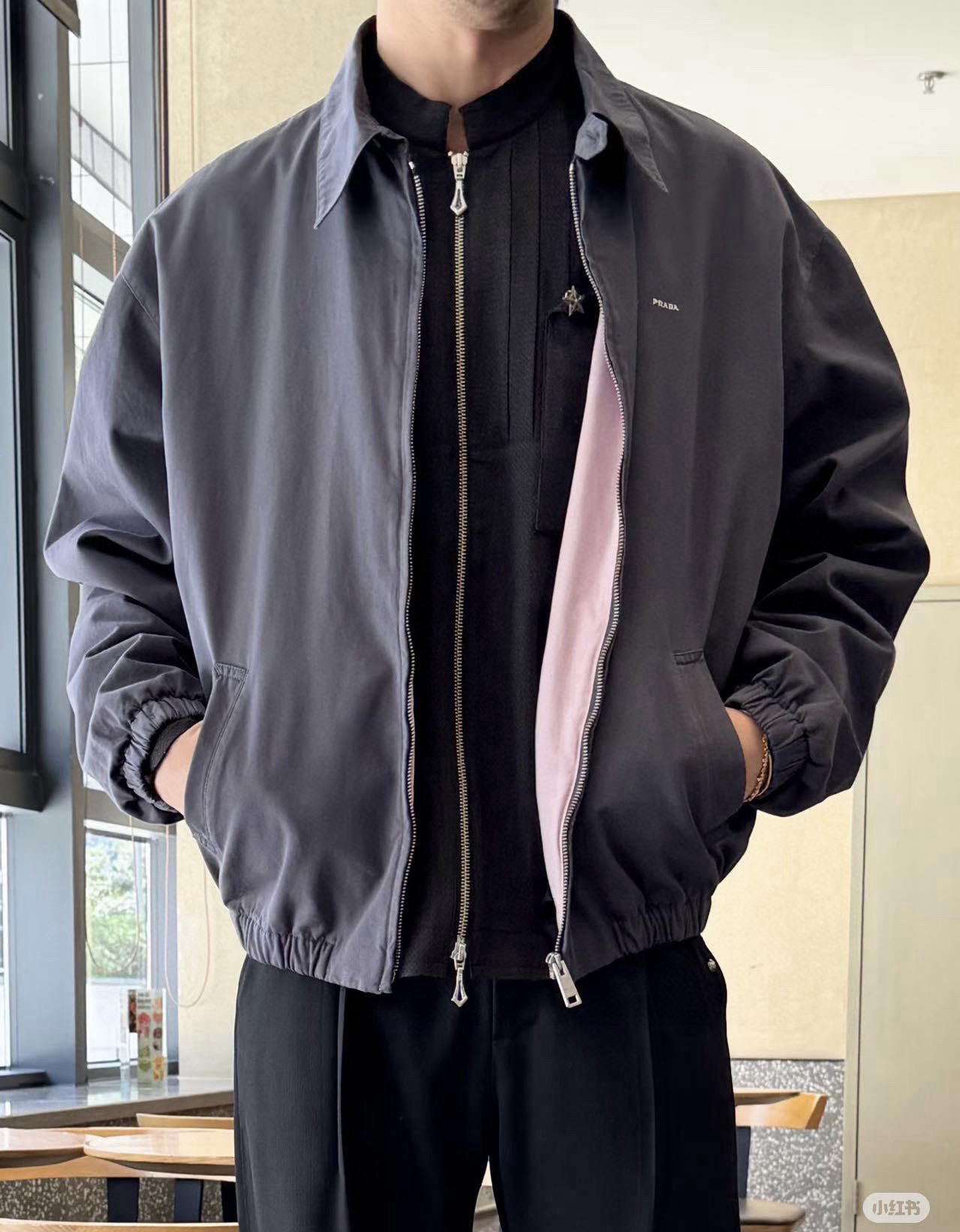 [Imagen de la parte superior del cuerpo] Chaqueta ejecutiva con cremallera y logo bordado de PRADA/Prada