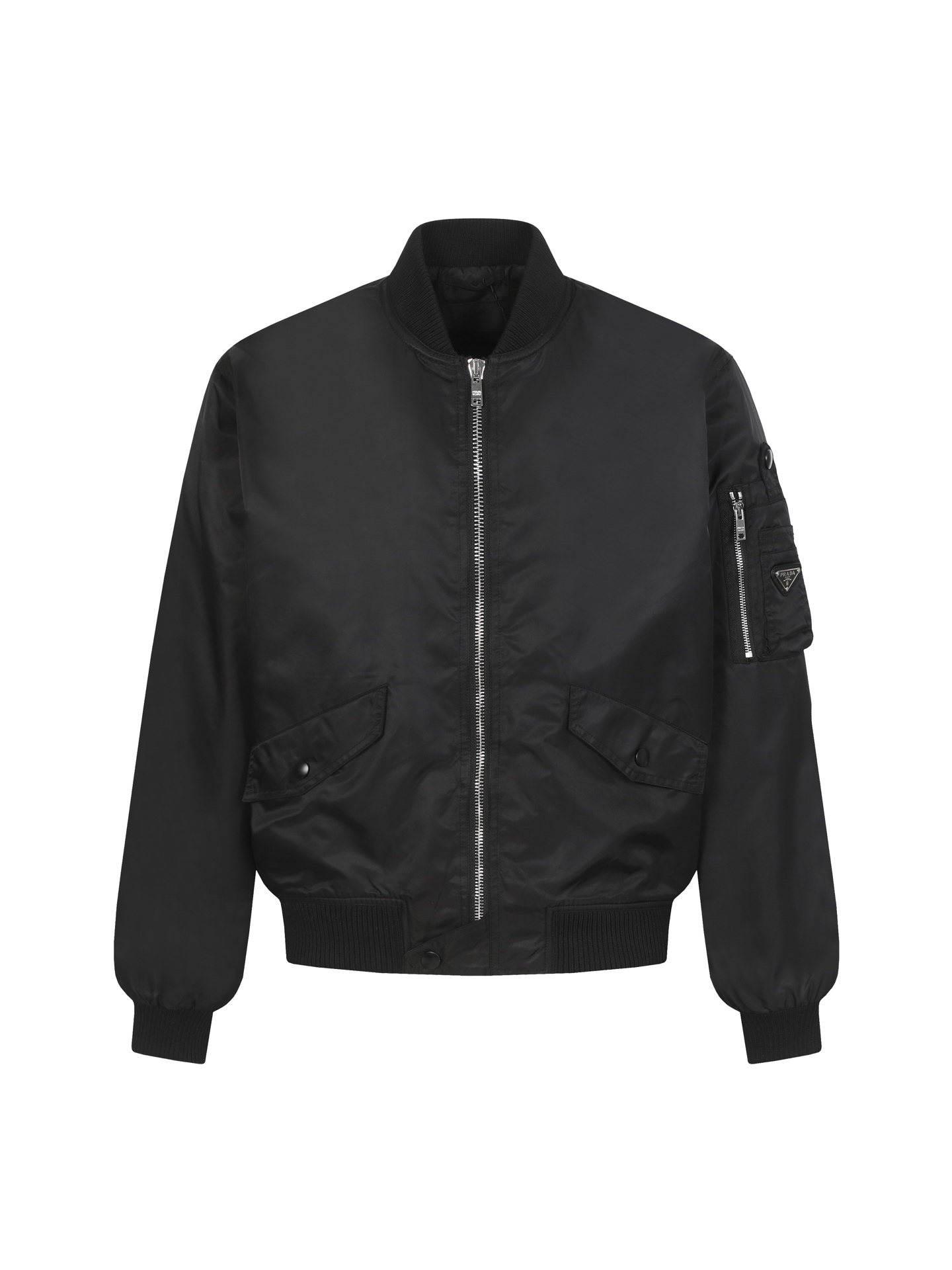 קורט בומבר ניילון ממוחזר של Prada בצבע שחור