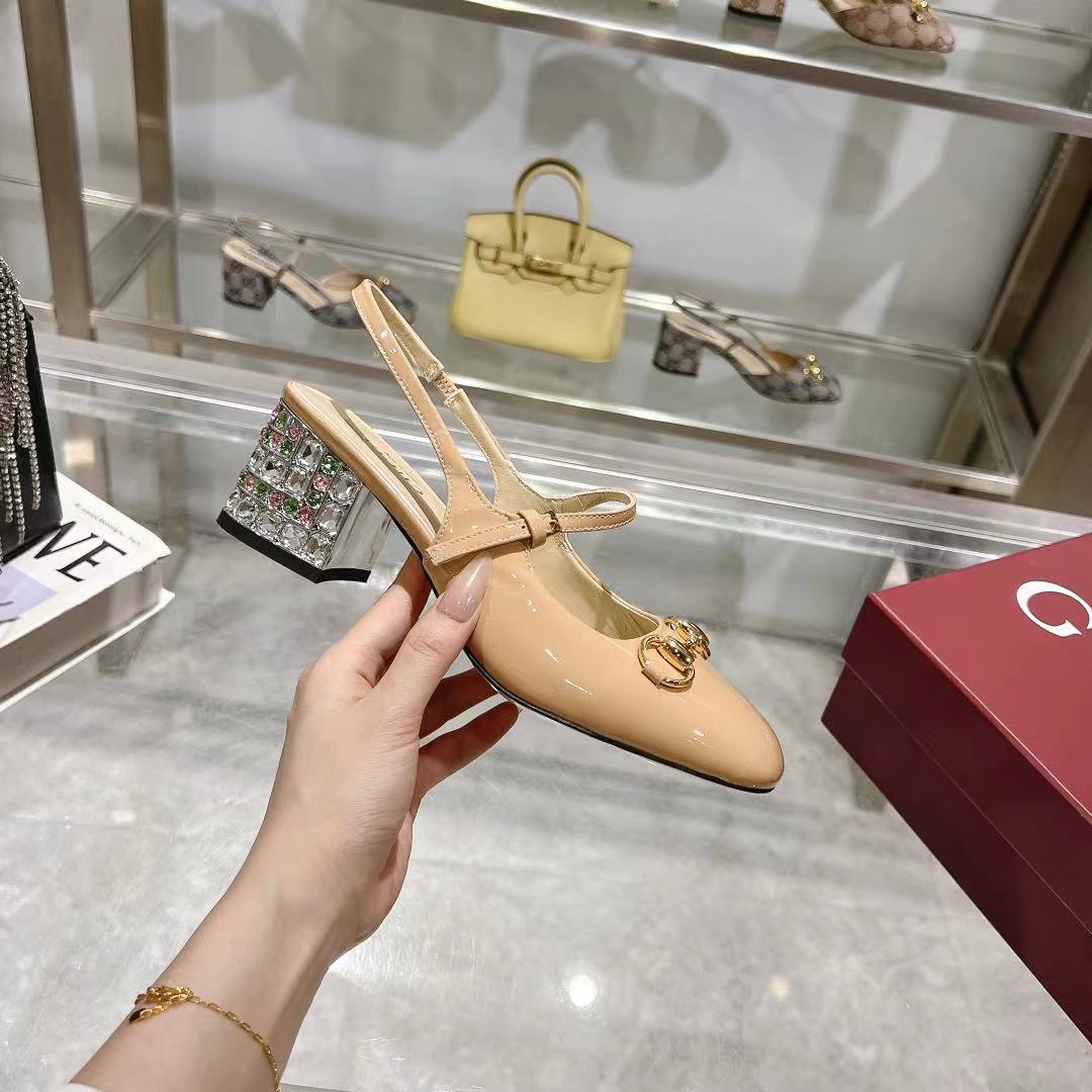 NO:231893,【Free in stock】New model!  Guccí Classic Women's Shoes: The original version is developed one to one, carefully modified shoe last, the fabric adopts the original texture, imported patent leather, and equipped with original board electric hardware GG buckle. It is so delicate that it is impeccable!  Sheepskin inner lining and footrest Heel height: 5.5 yards, 35-42 (40.41 42 customized) Italian leather large sole, original packaging!  Factory direct batch, sandals, gucci, sandals, sheepskin, Leather soles19860909【长期有货】新款！古奇 Guccⅰ 经典女鞋:原版一比一开发,精心调制的鞋楦,面料采用原版质感.进口漆皮.配原板电渡五金GG扣 细腻到无可挑剔！ 羊皮内里和垫脚 跟高:5.5 码数,35-42（40.41 42订做） 意大利真皮大底,原版包装 ！ 工厂直批,凉鞋,gucci,sandals,sheepskin,Leather soles,Women's Shoes