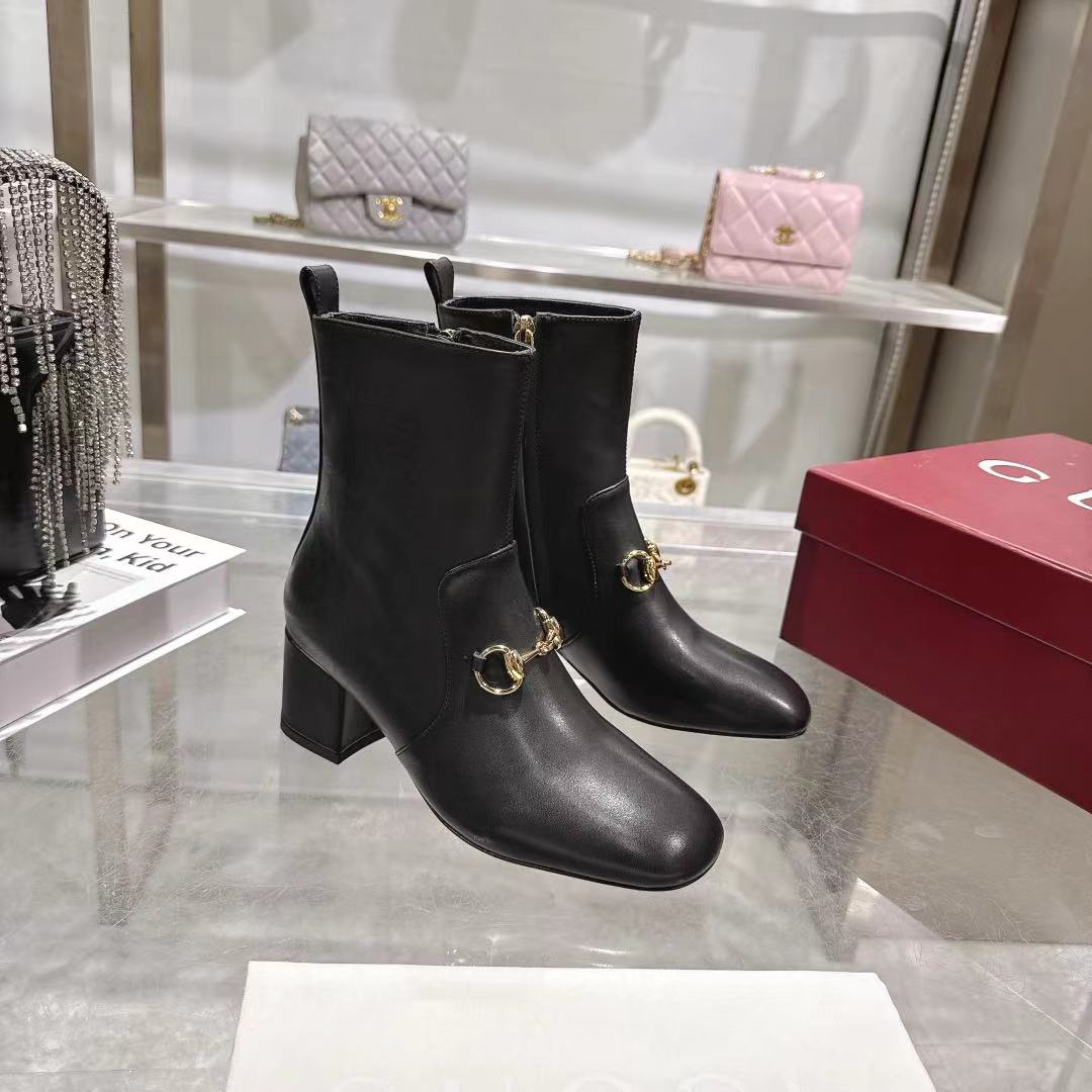 NO:496933,Long-term stock 8-inch women's boots GUCCI Fashion hit style cleverly uses round toe boots and other designs and styles Imported calfskin fabric, inner footbed, imported sheepskin Size: 35-42 sizes Note: 40 41 42 Custom made Factory direct purchase, boots, gucci, boots, cowhide, sheepskin19860909长期有货 8寸女靴 GUCCI 古奇 时尚大爆款 巧妙运用圆形鞋头等设计时尚风范 面料进口小牛皮 内里垫脚 进口羊皮  码数:35—42码 备注: 40 41 42 定做 工厂直批,靴子,gucci,boots,cowhide,sheepskin,Women's Shoes