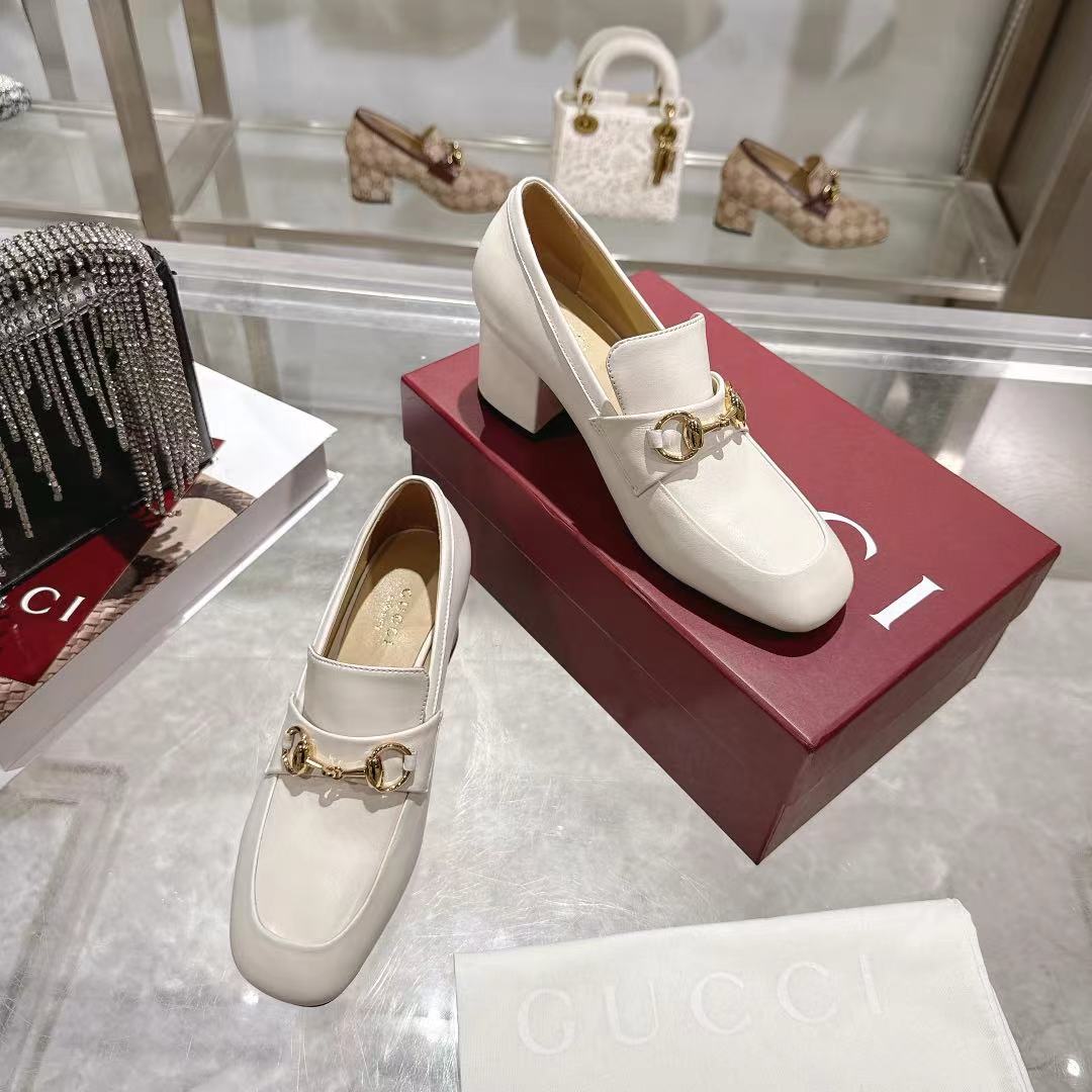 NO:562255,In stock for a long time GUCCI Gucci shallow loafers cleverly use round toe and other design fashion style. The fabrics are imported soft cow patent leather and imported sheepskin. The lining is imported sheepskin. Heel height: 5.5. Number of yards: 35-42. Remarks: 40 41 42. Customized. Factory direct batch, loafers, gucci, loafers, sheepskin.19860909长期有货  GUCCI 古奇 浅口乐福鞋巧妙运用圆形鞋头等设计时尚风范 面料进口软牛漆皮和进口羊皮 内里垫脚 进口羊皮  跟高:5.5 码数:35—42码 备注: 40 41 42 定做 工厂直批,乐福鞋,gucci,loafers,sheepskin,Women's Shoes