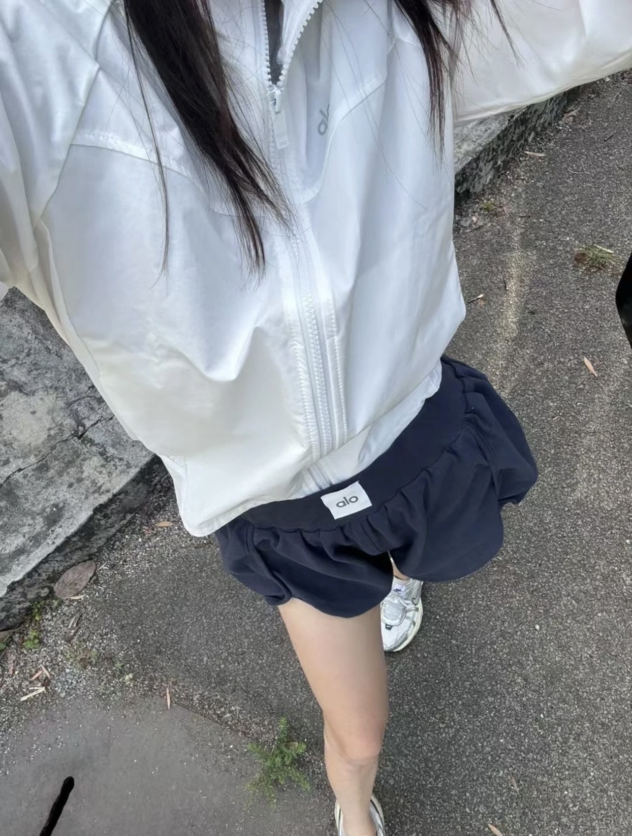 Alo Yoga White Sun Protective Jacket - Lightweight, Versatile, and Stylish 5 i1745573361538 7366 0 2