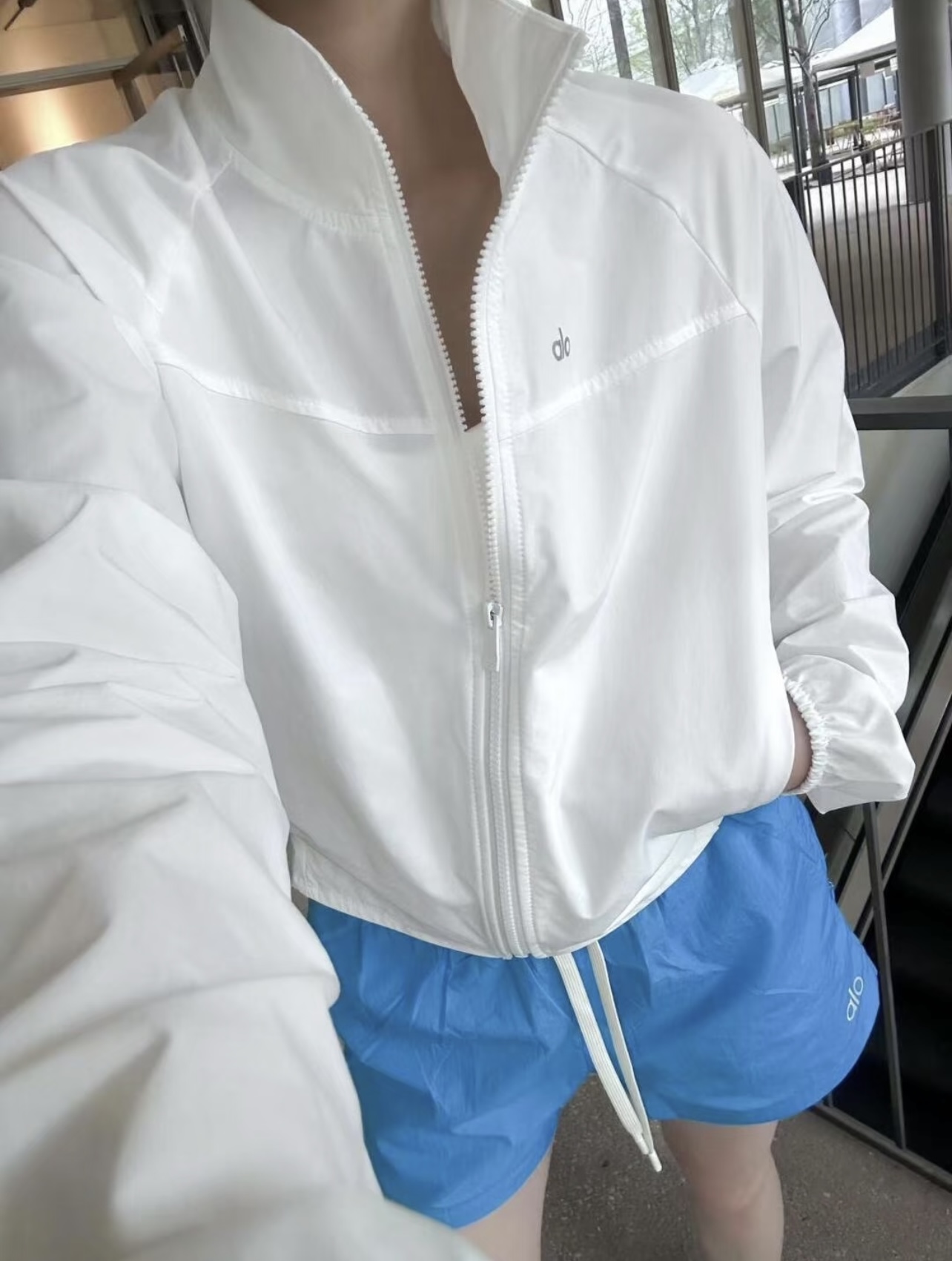 Alo Yoga White Sun Protective Jacket - Lightweight, Versatile, and Stylish 4 i1745573362579 7567 0 1