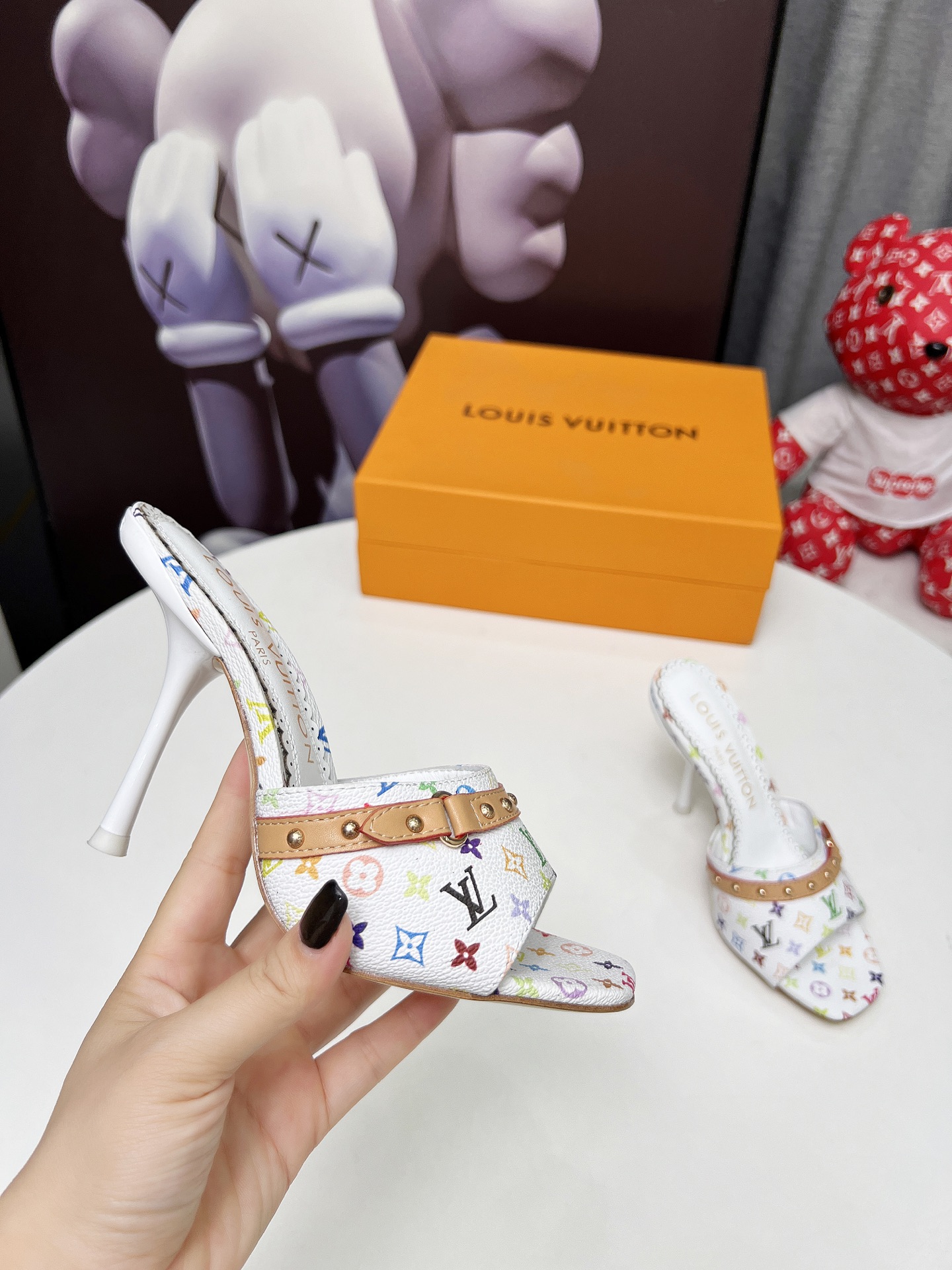 NO:245493,LV Louis Vuitton New Denim Kitten Kitten Heel Slippers A must-have for summer for the 2025 summer goddesses!  Outsole leather outsole, heel height 5.5CM, size 35-42# (41 42 size custom made, no return or exchange), high heels, slippers, louis vuitton, louis vuitton, high heels, slippers, Leather soles19860909LV 路易威登 新款丹宁牛仔布小猫跟拖鞋 2025夏季女神们的夏季必备款！ 大底真皮大底 跟高5.5CM 码数35-42#（41 42码订做 不退不换),高跟鞋拖鞋,louis vuitton,louis vuitton,high heels,slippers,Leather soles,Women's Shoes