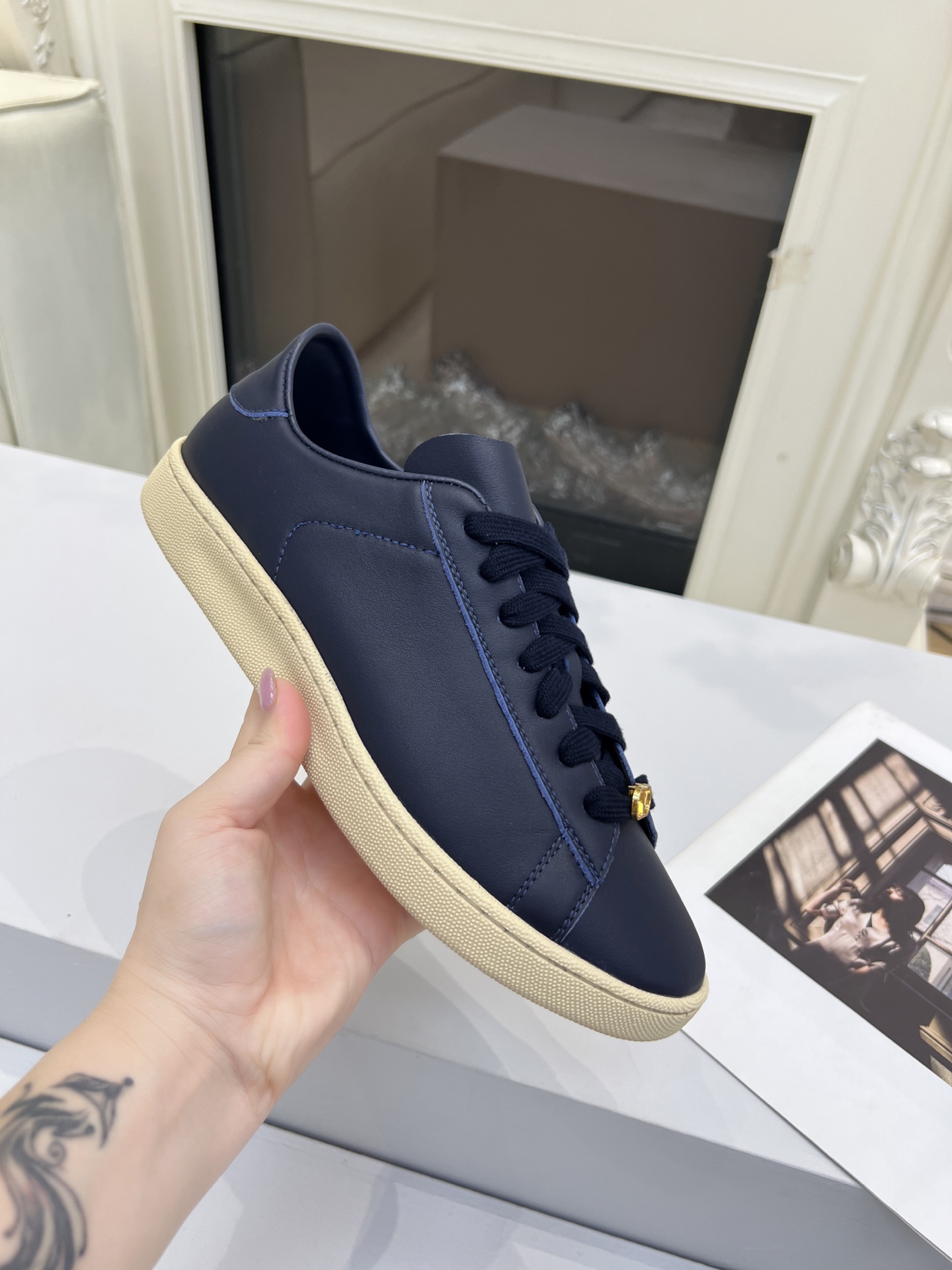 “Valentino 25 Royco Classic Tweedy Sneakers with Zirconium Fabric and Original Design, Size 38-45 – $600” - 图片 7