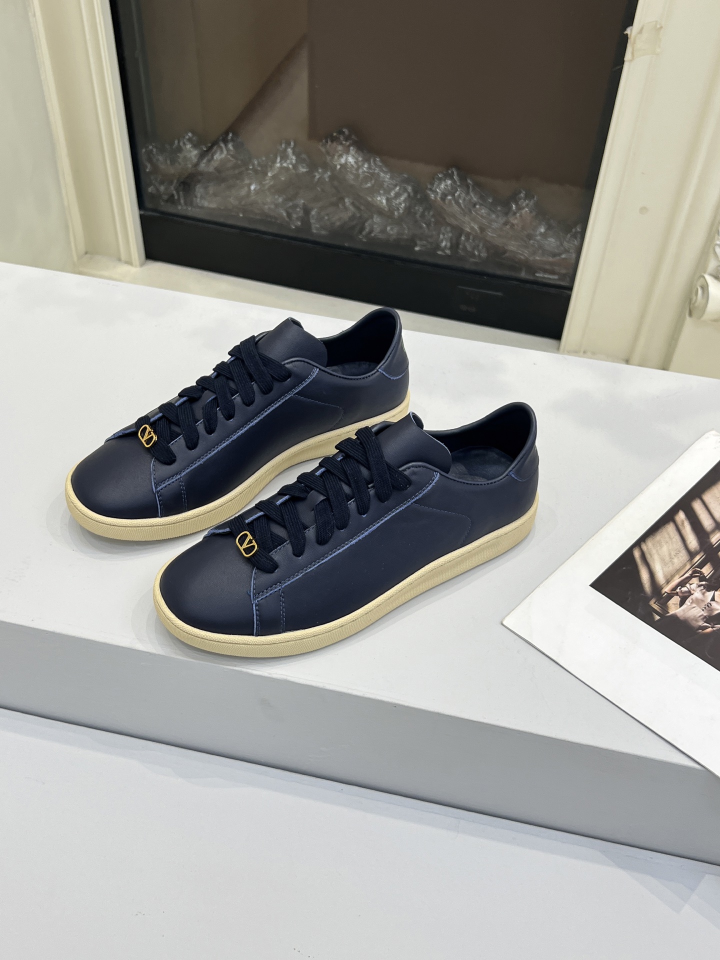 “Valentino 25 Royco Classic Tweedy Sneakers with Zirconium Fabric and Original Design, Size 38-45 – $600” - 图片 5