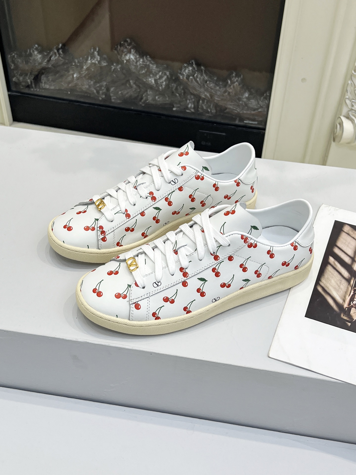 “Valentino 25 Royco Tweedy Sneakers with Zirconium Fabric and Imported Air Sheep Interior” - 图片 6