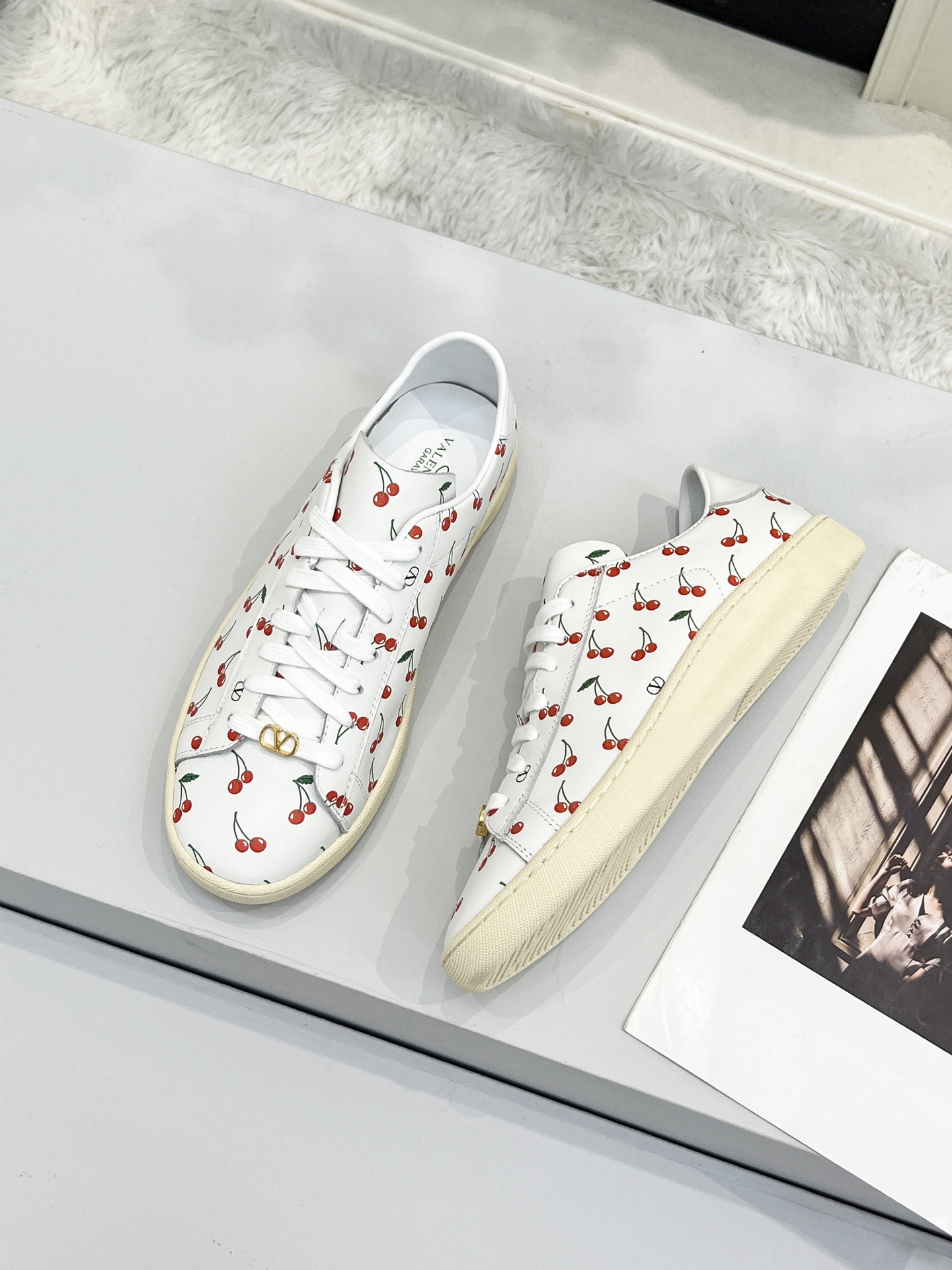 “Valentino 25 Royco Tweedy Sneakers with Zirconium Fabric and Imported Air Sheep Interior” - 图片 7