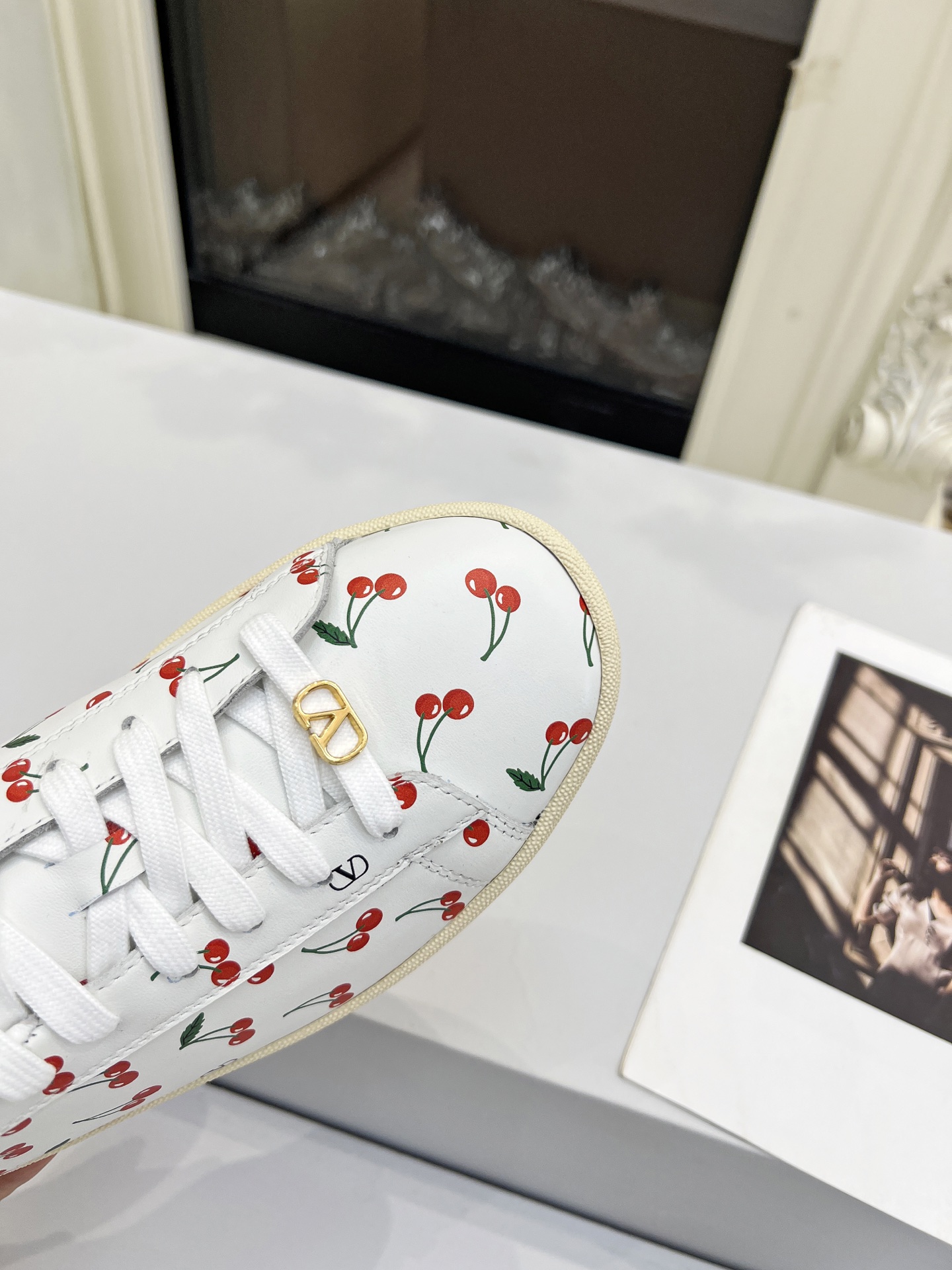 “Valentino 25 Royco Tweedy Sneakers with Zirconium Fabric and Imported Air Sheep Interior” - 图片 3