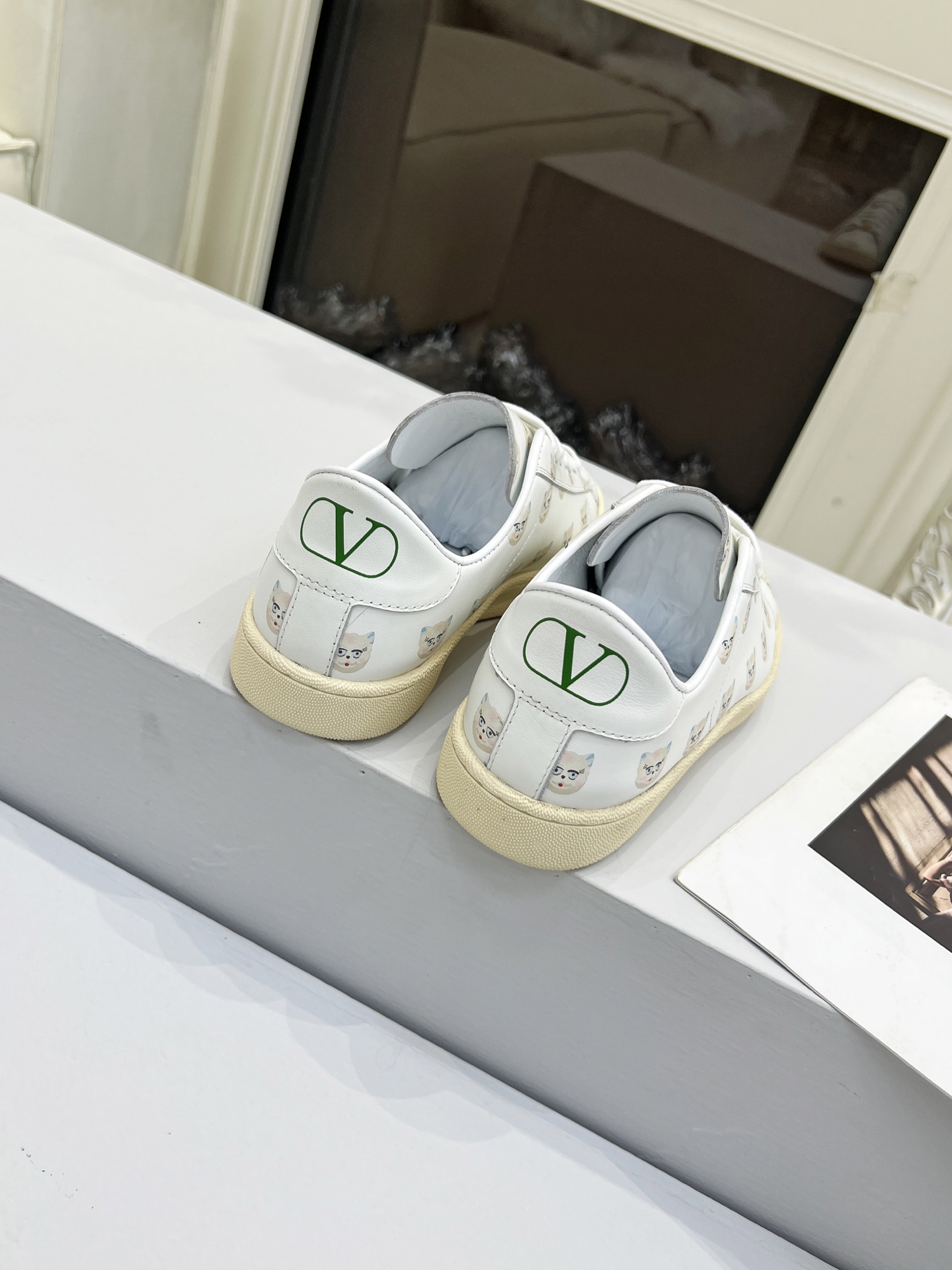 “Valentino 25 Royco Tweedy Sneakers: Classic Design, Zirconium Fabric, Imported Materials, Plant Price $600” - 图片 5