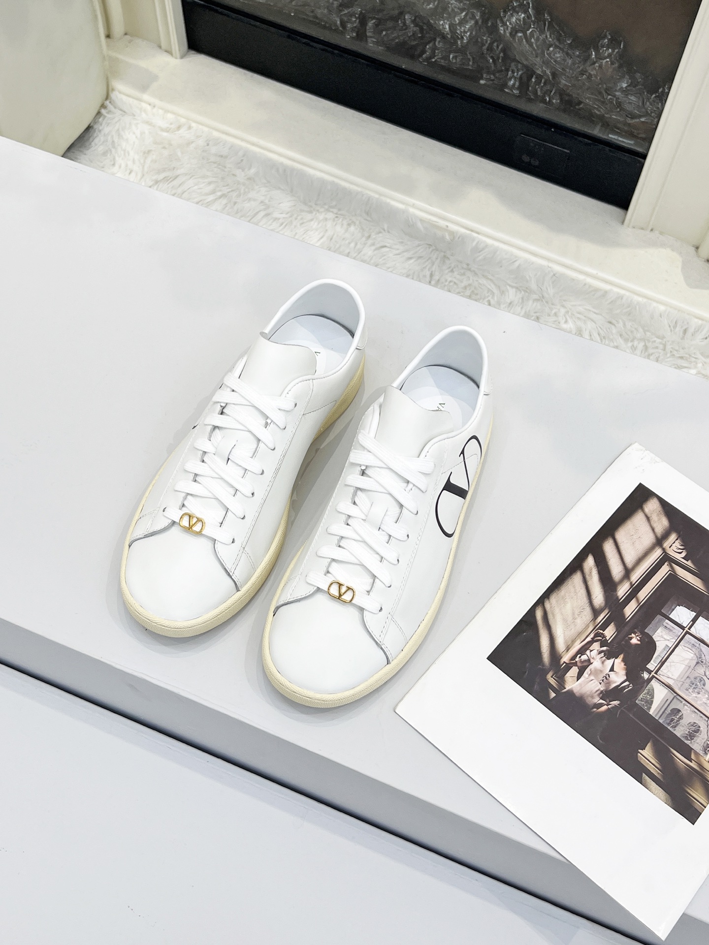 Luxury Tweedy Sneakers: Valentino 25/Royco Originals Repurposed with Zirconium Fabric and Imported Materials - 图片 9