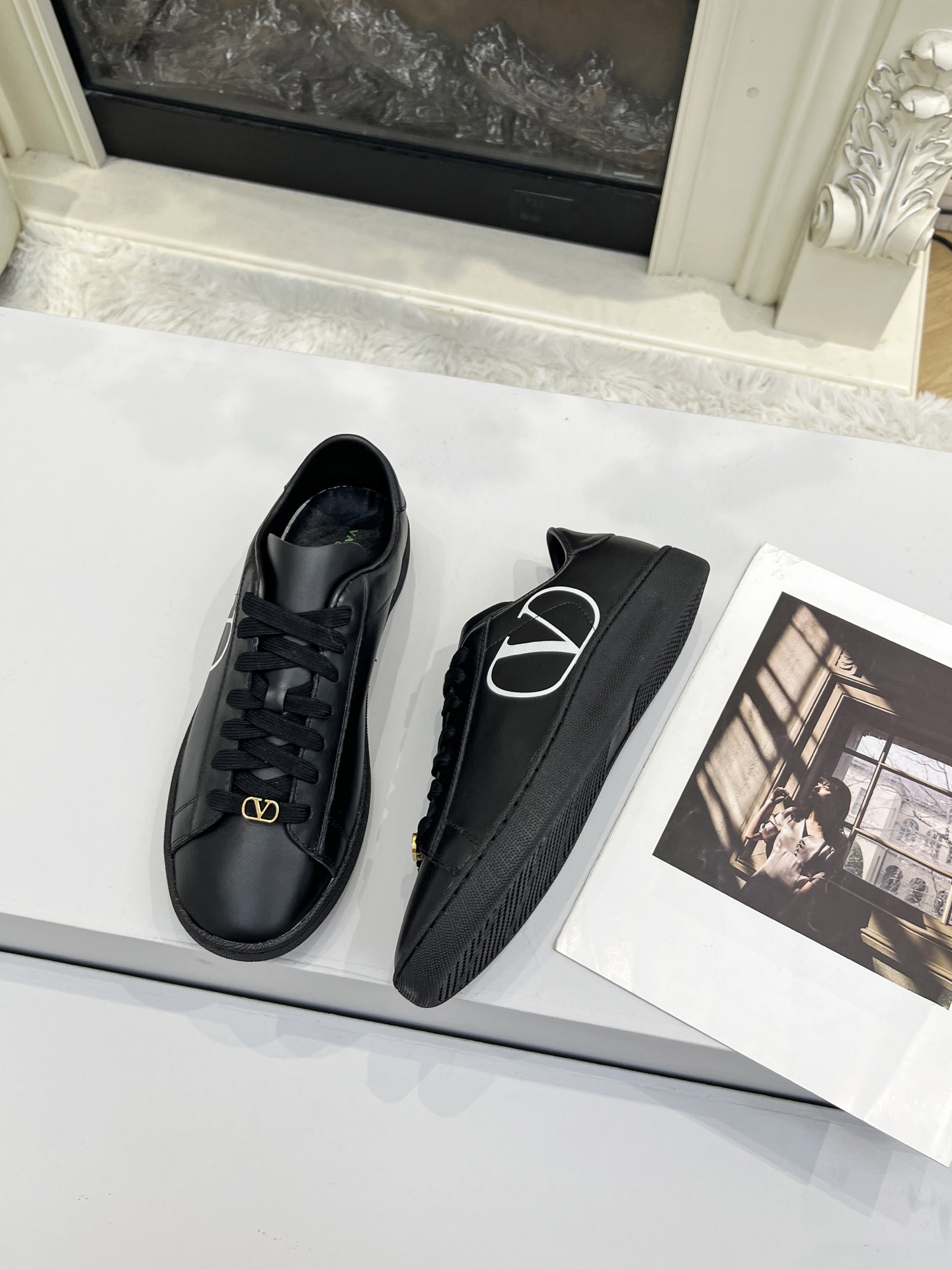 “Valentino 25/Royco Tweedy Sneakers: Zirconium Fabric, Air Sheep Lining, and Rubber Sole Details” - 图片 7