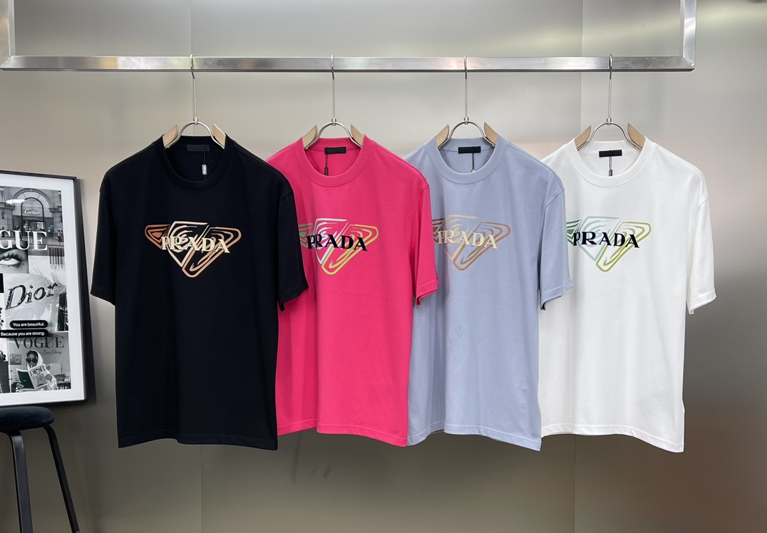 ️PRAD*普拉-达新款T恤.24S男女同款！胸前高清植绒字母立体印花设计.每个颜色搭配都是不同凡响！质