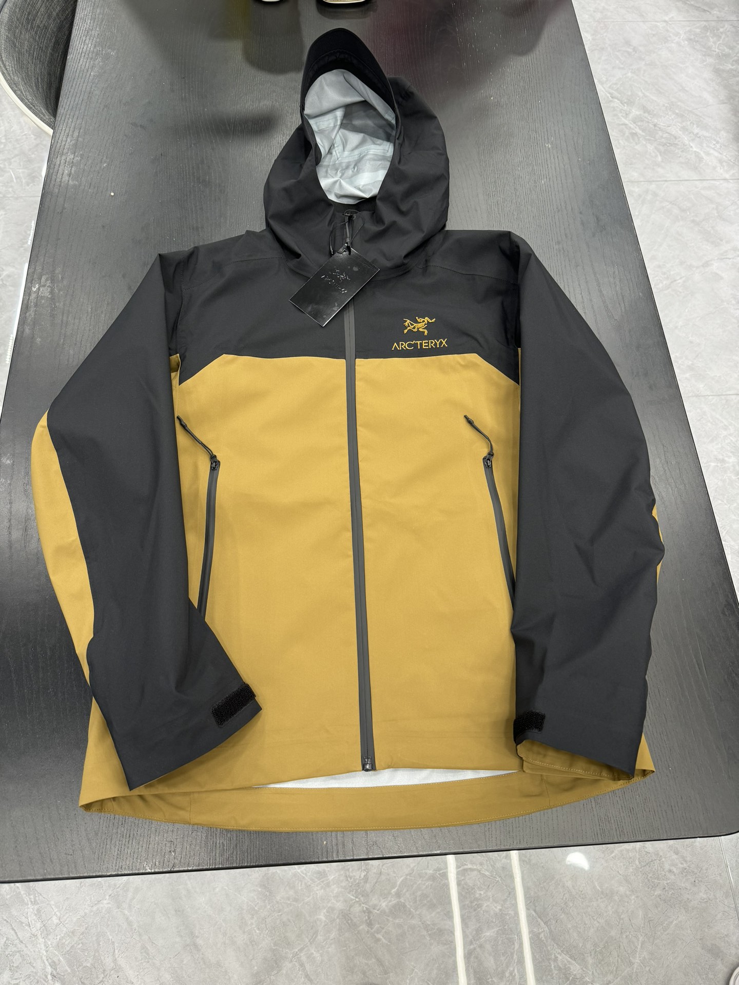 ️鸟家冲锋衣Gore-tex功能性外套防水夹克.此款不只是因为它造型帅更是它完美户外功能性所有性能都是专