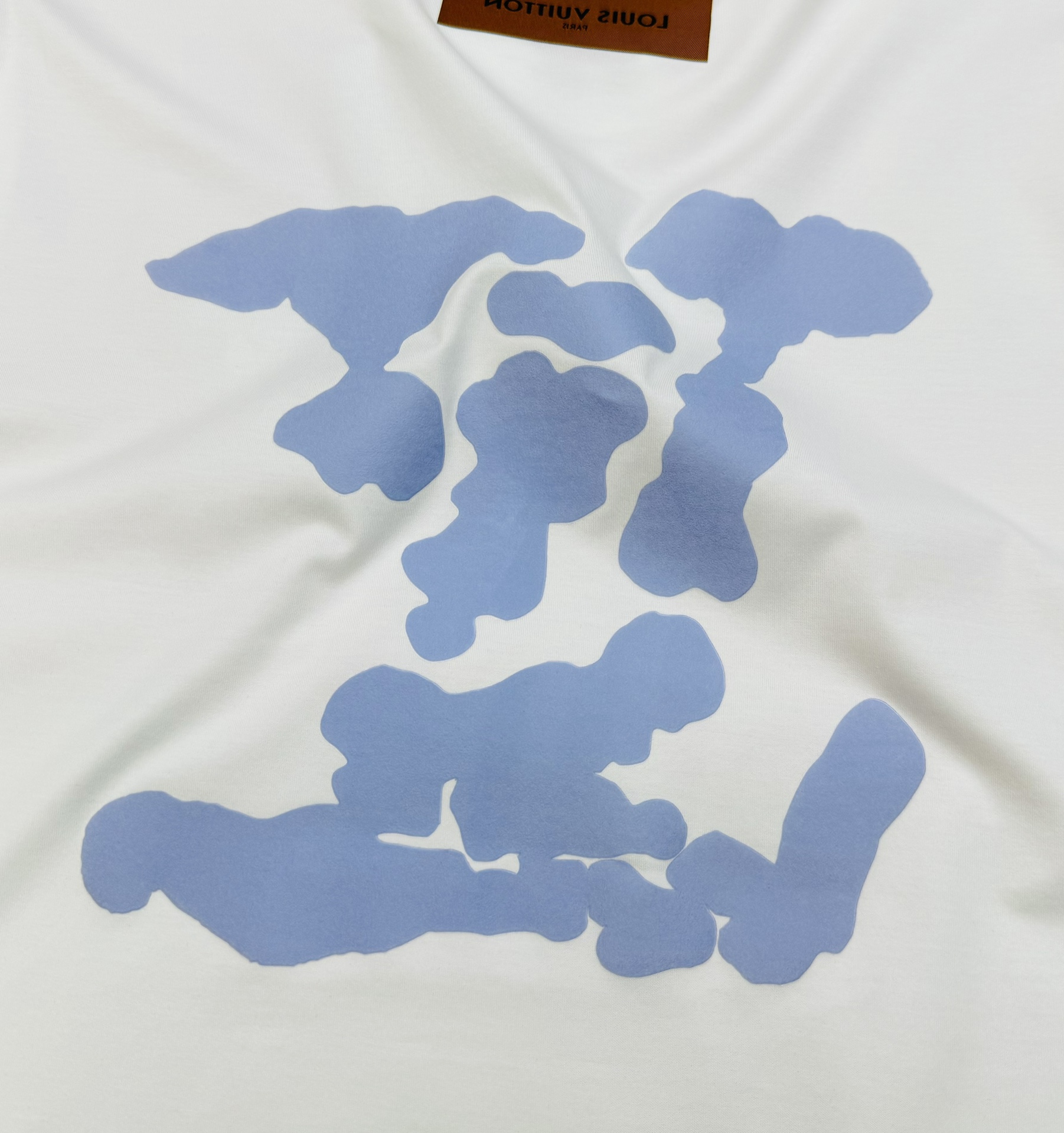 ️驴牌*24S春夏新款圆领T恤-今年的持续升温的云朵️系列胸前标签云朵lvLOGO结合后背呼应效果.优等