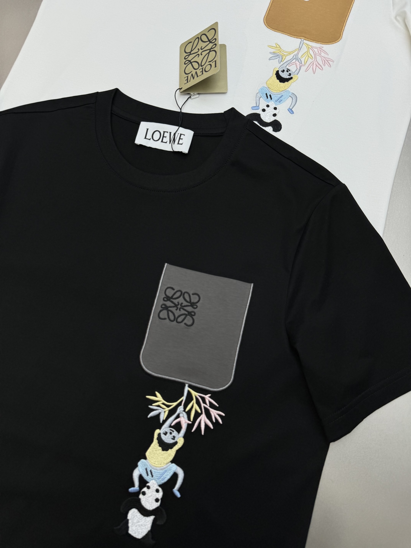 ️鸟语花香心情大好！！LOEW*E罗意-威24S春夏新款T恤.非常意境的一款艺术品！！口袋设计重工刺绣疯