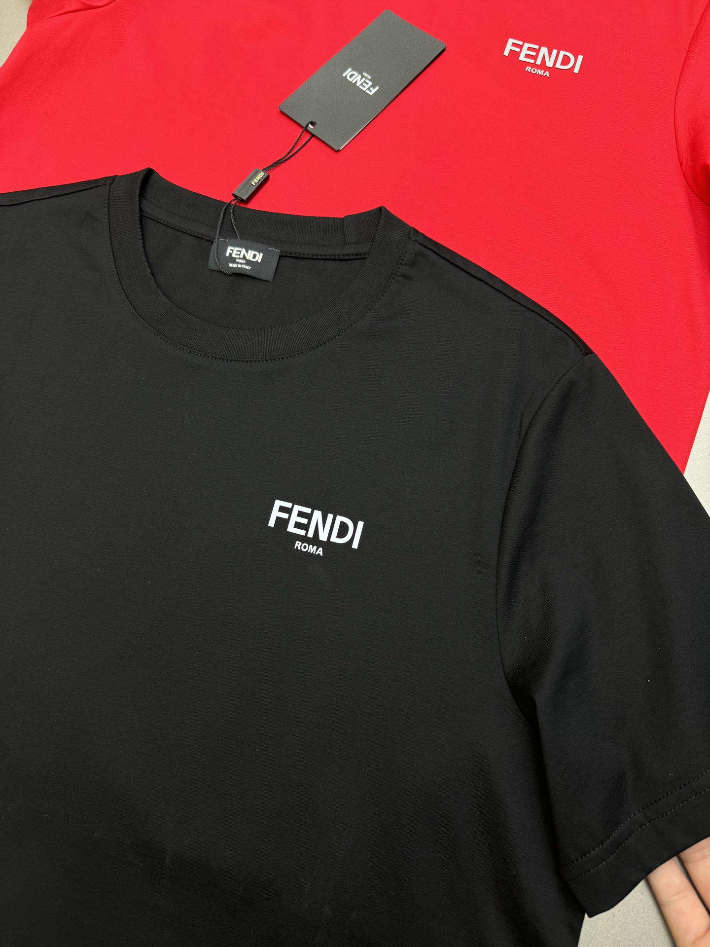 ️FEND*芬-迪2024春夏新款T恤对于FD的经典单品演绎每季款式都是好看耐穿.基础款立体烫画字母工艺
