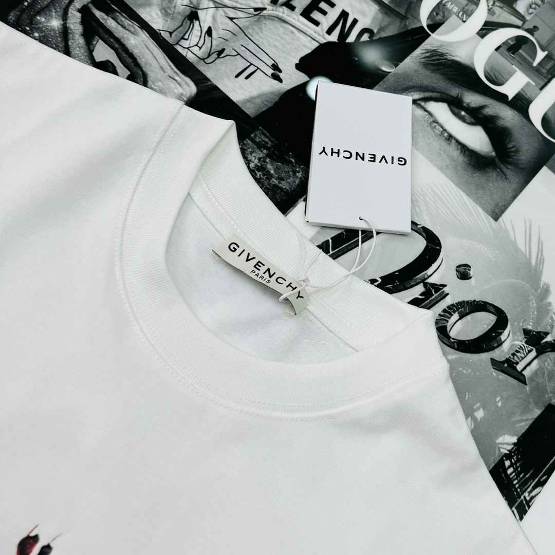 ️顶级颜值担当！Givench*纪梵希*24s新款短袖T恤.字母图形撞色搭配视觉效果相当奇特！！！所呈现