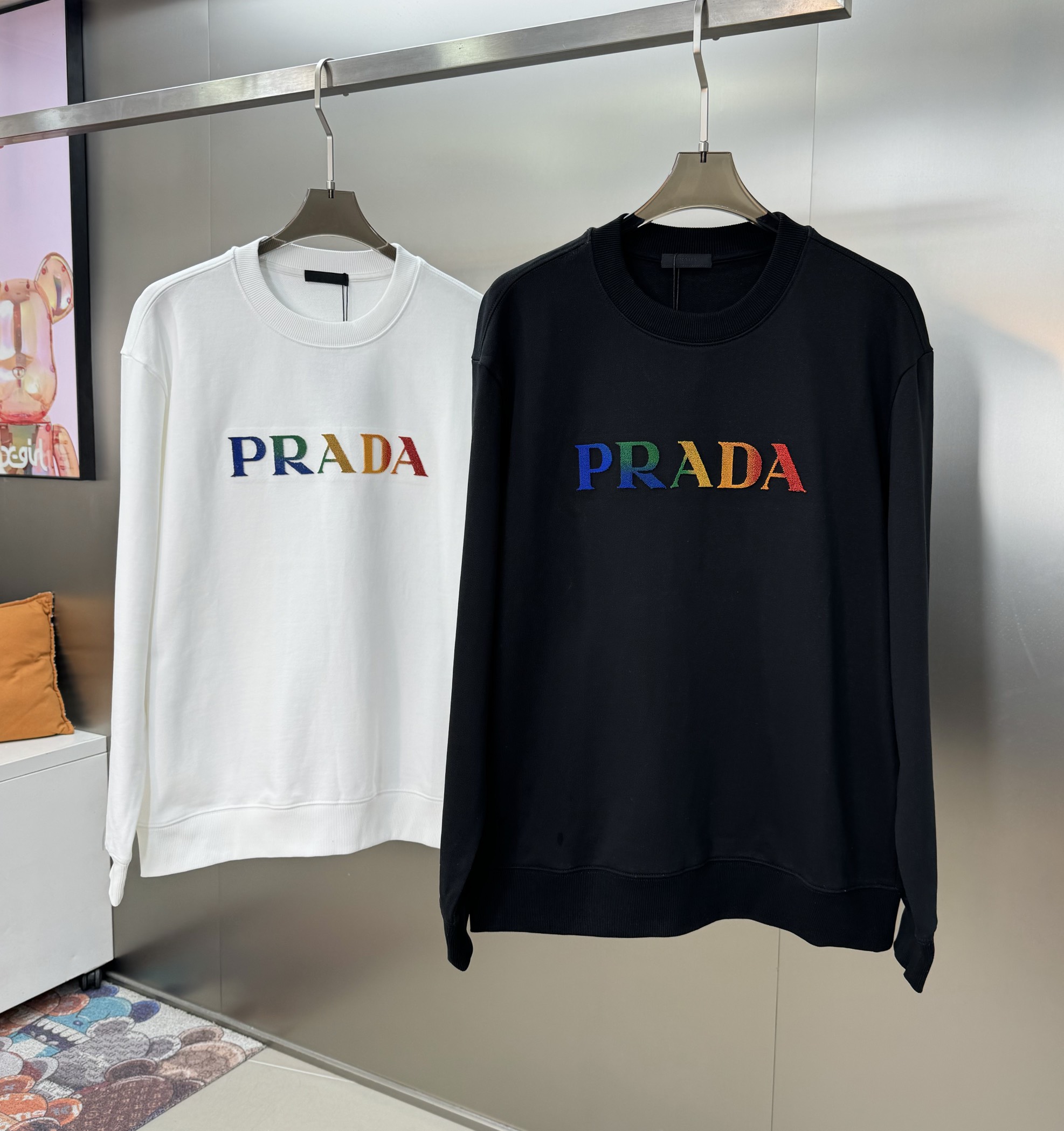 ️PRAD*普拉-达24S新款圆领卫衣.男女同款！最新时尚图形.立体牙刷绣设计.时尚百搭！定制380克卫