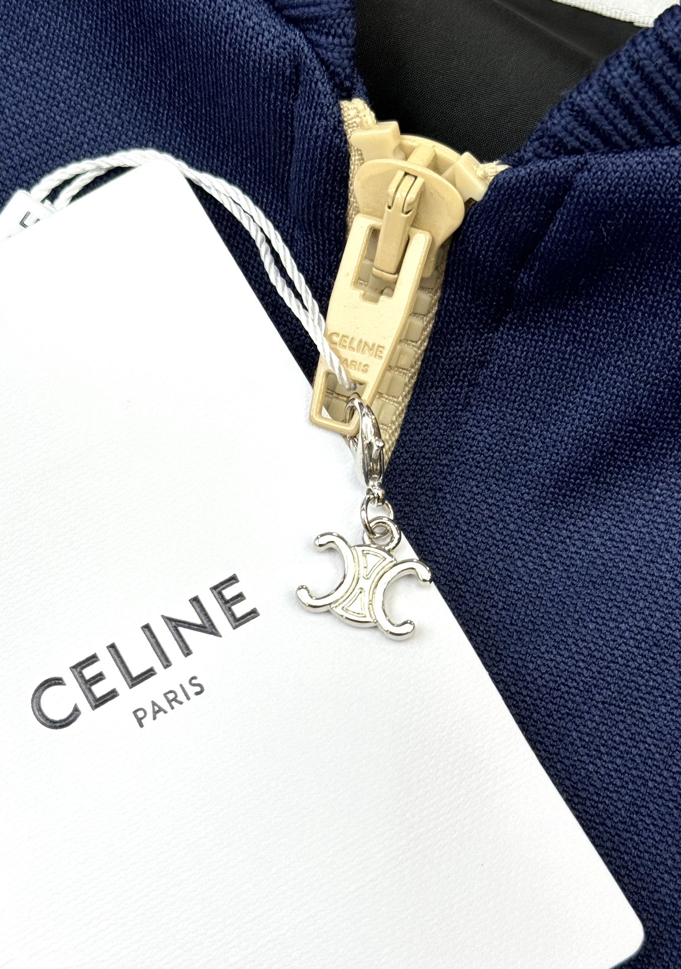 ️Celine经典款棒球服.男女同款！️原32,500购买混纺运动面料挨针刺绣工艺定制双色螺纹撞色滚边设