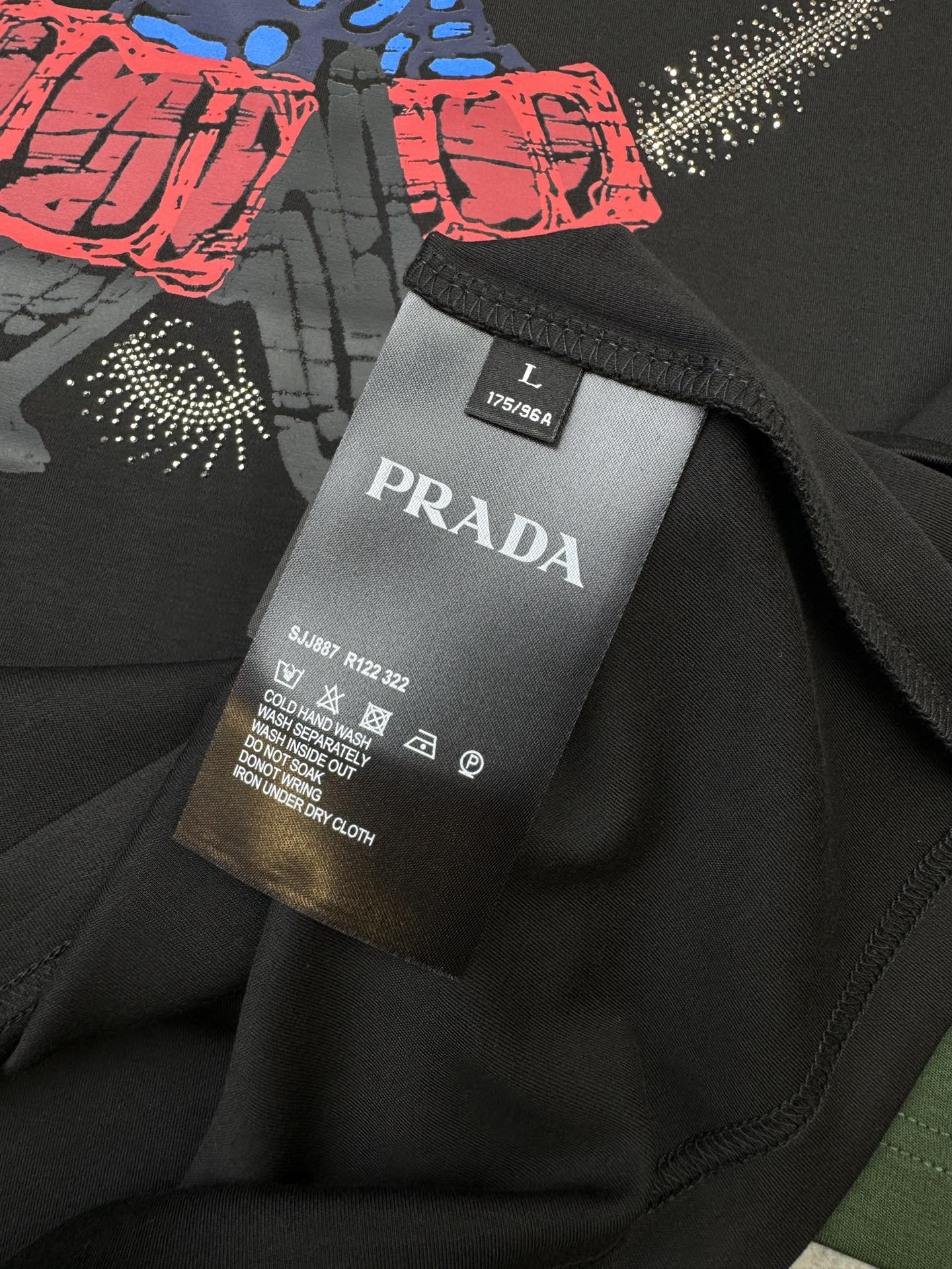 ️PRAD*普拉-达24s新款莫代尔T恤.最新颖的图形烫画设计双层工艺立体感满满.高级时尚.顶级的工艺打