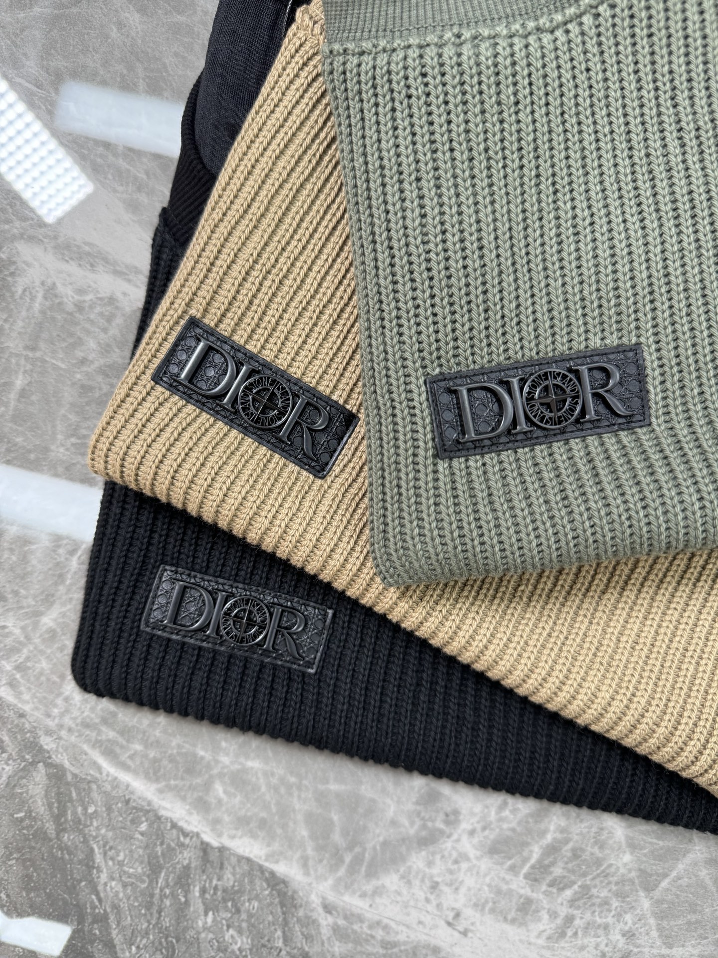 ️Dior*24s秋冬情侣圆领毛织款卫衣.联名款石头岛品牌.最新复合型毛织物面料.数控分层针织手法突出别