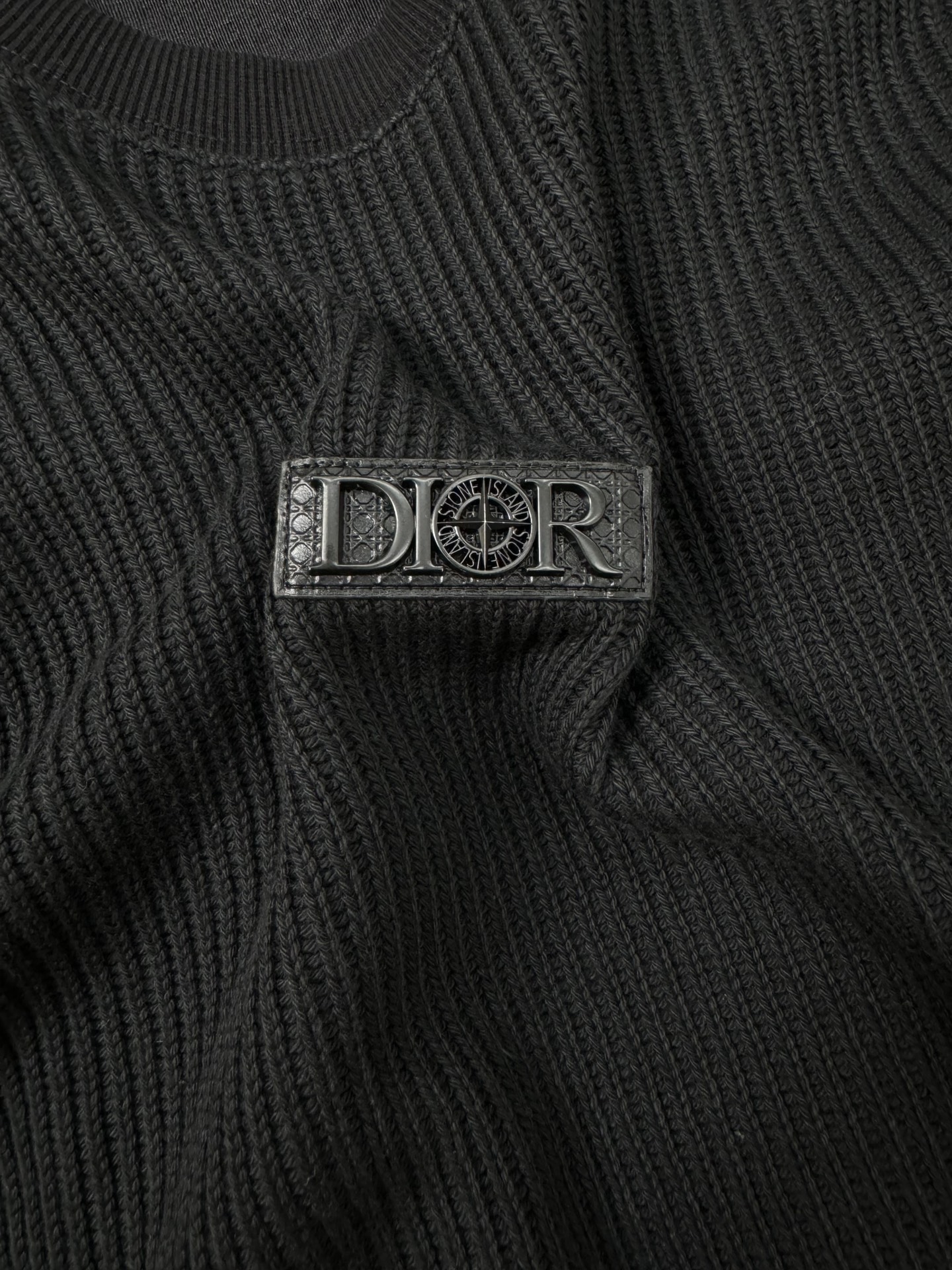 ️Dior*24s秋冬情侣圆领毛织款卫衣.联名款石头岛品牌.最新复合型毛织物面料.数控分层针织手法突出别